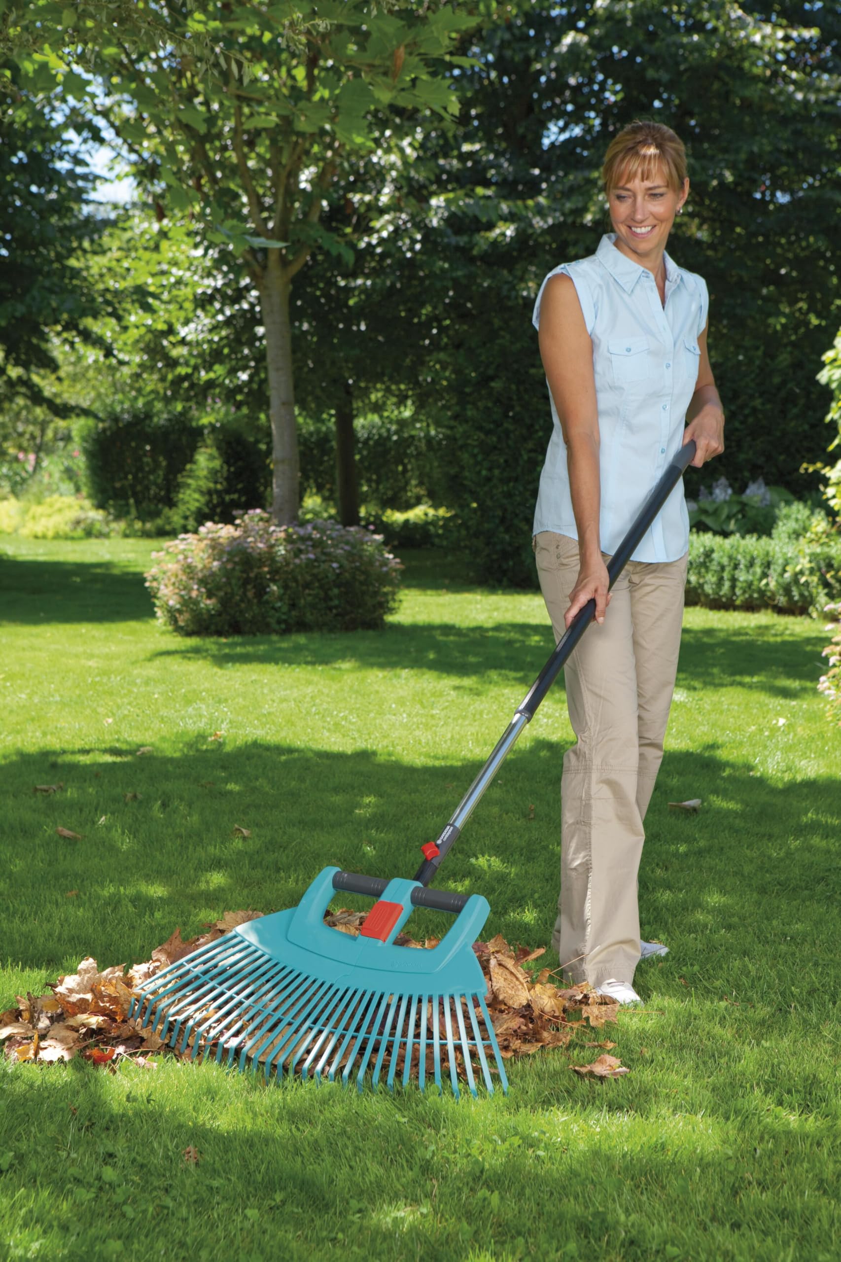 Gardena combisystem trzonek ergoline 130: Aluminiowy trzonek do wszystkich urządzeń combisystem, długość 130 cm, wygięta rękojeść ułatwiająca obsługę, z wysokiej jakości aluminium (3734-20)