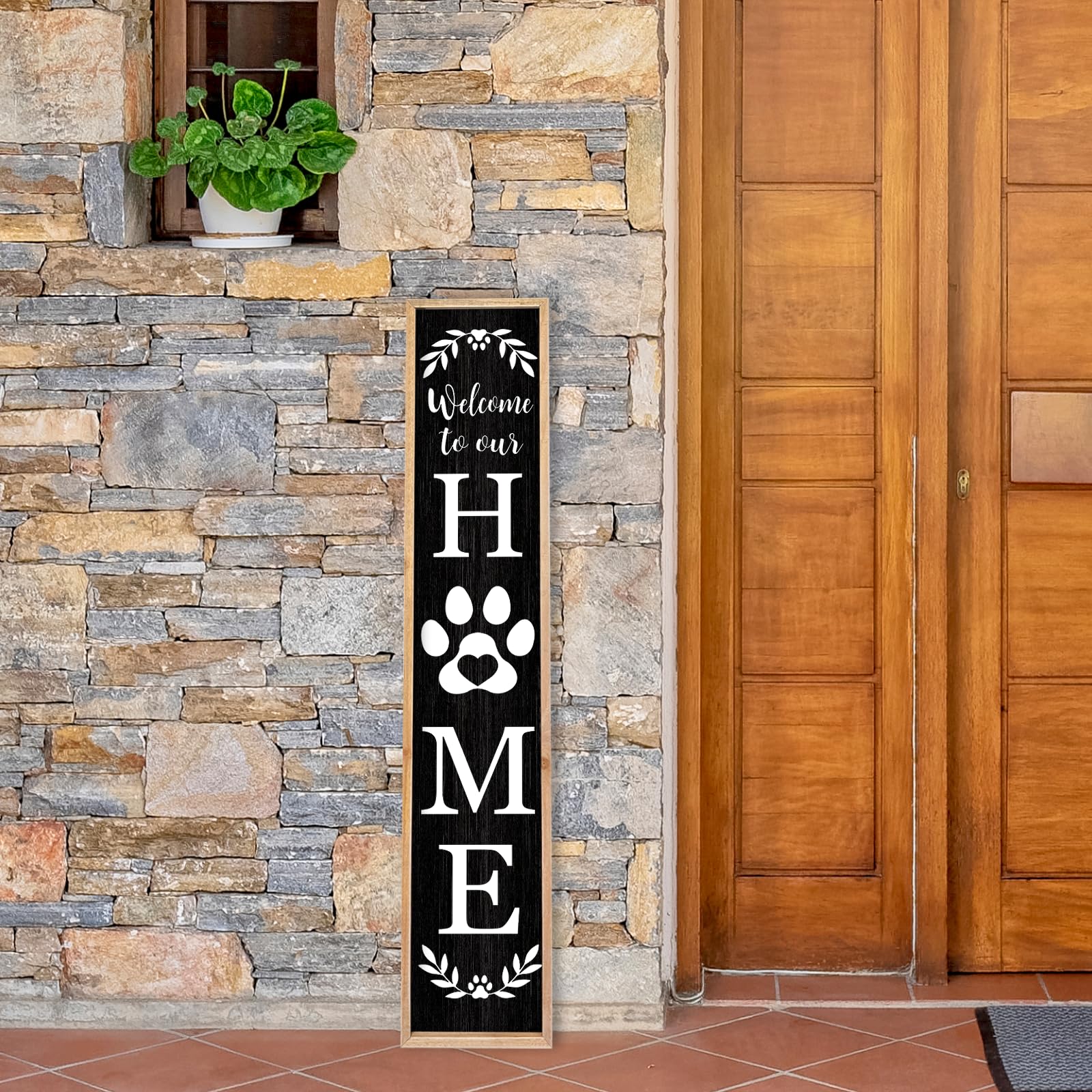 TQianJiang Letrero con texto en inglés "Welcome To Our Home" para porche delantero de pie, 45 x 9 pulgadas de largo, impresión vertical de patas inclinadas, marco de madera, decoración al aire libre