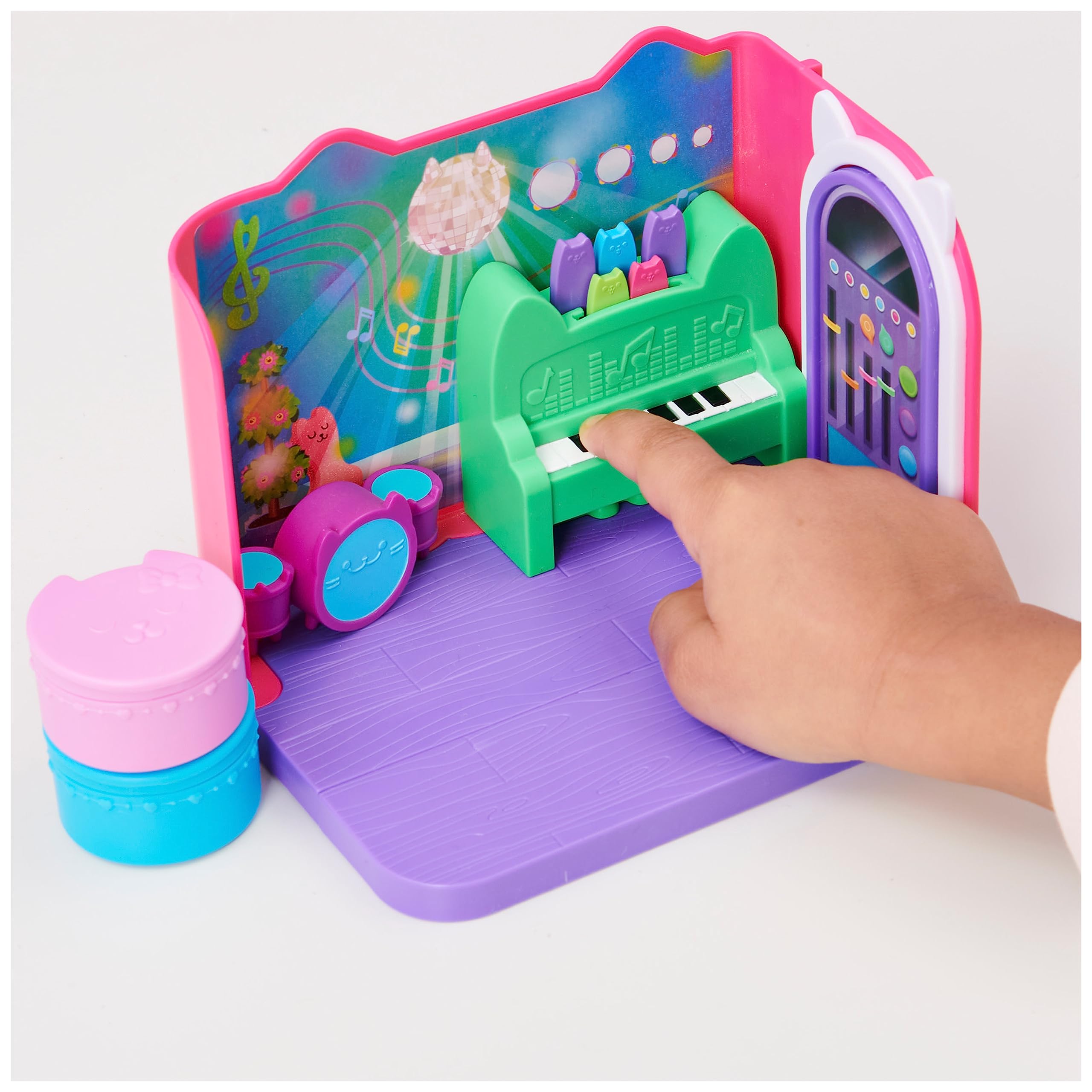 DREAMWORKS GABBY'S DOLLHOUSE - Deluxe Raum, Groovy Music Room, Musikzimmer mit DJ Katzenminze, 2 Möbelstücken und 2 Überraschungsboxen mit Zubehörteilen, ab 3 Jahren