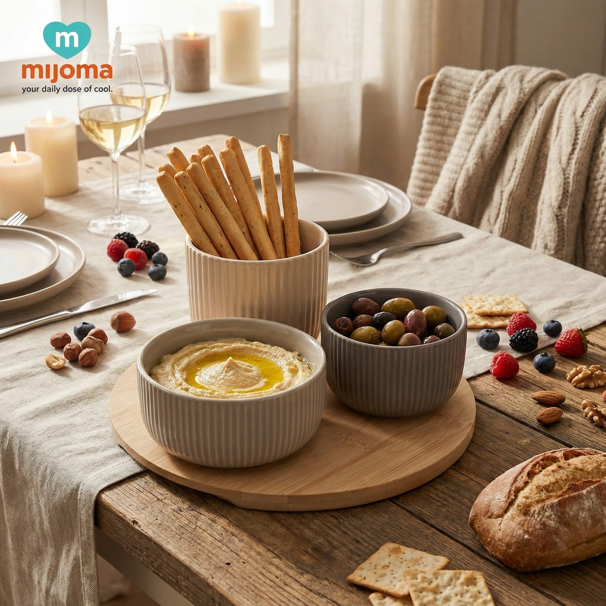 MIJOMA Set di 4 ciotole da portata – tre ciotole in pietra in grigio caldo e beige chiaro – vassoio rotondo in legno con dolce struttura scanalata – per dip, snack e tapas