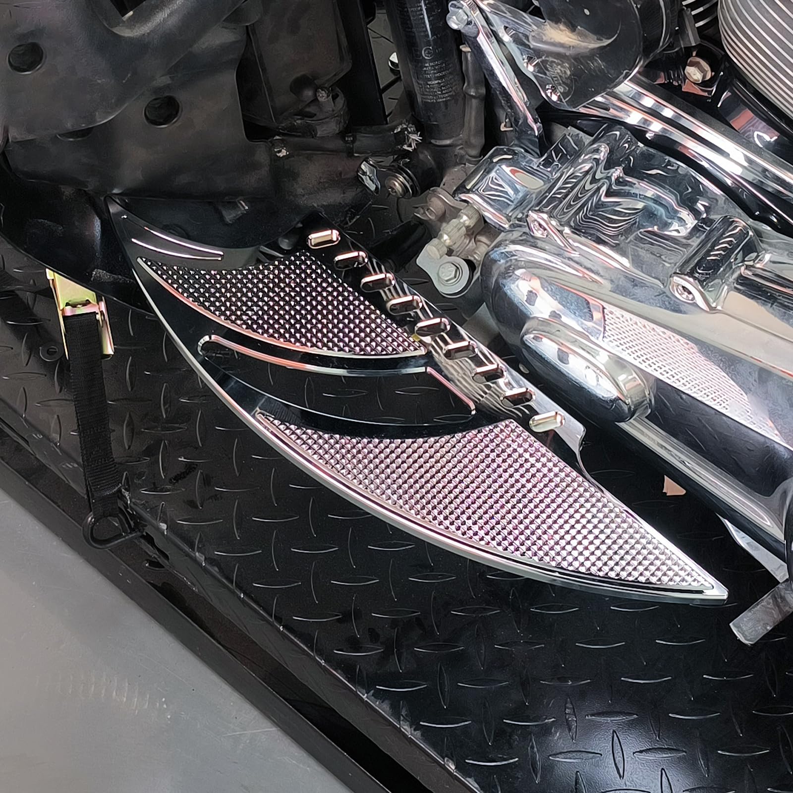 Motorrad-Fahrer-Fußraste Vordere Fahrer-Fußraste Pedal-Fußstützen Passend für Harley Touring Road King Road Glide Electra Glide Street Glide Softail Dyna Chrom