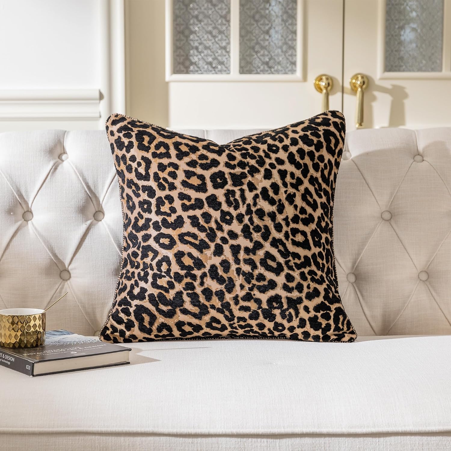 1-Piece Luxury Leopard Print Throw Pillow Cover 20 x 20 Inch, Wild Animal Print Chenille Jacquard Cushion Covers, Modern Chic Decorative Square Pillowcase for Couch Sofa Bed Car, Black & Gold