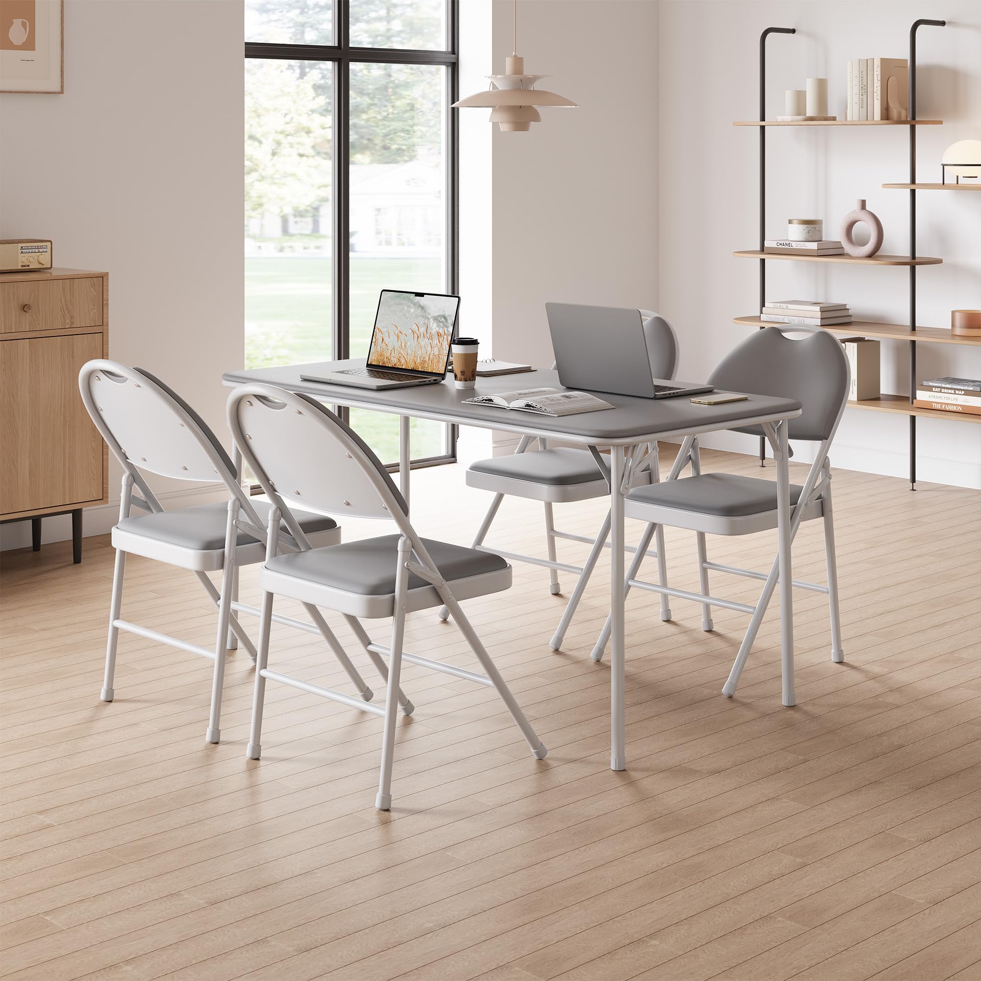 Juego de 2 sillas plegables con piel sintética acolchada para asiento y respaldo, silla plegable de metal apilable hasta 160 kg, silla de jardín y silla de invitados para eventos, salón