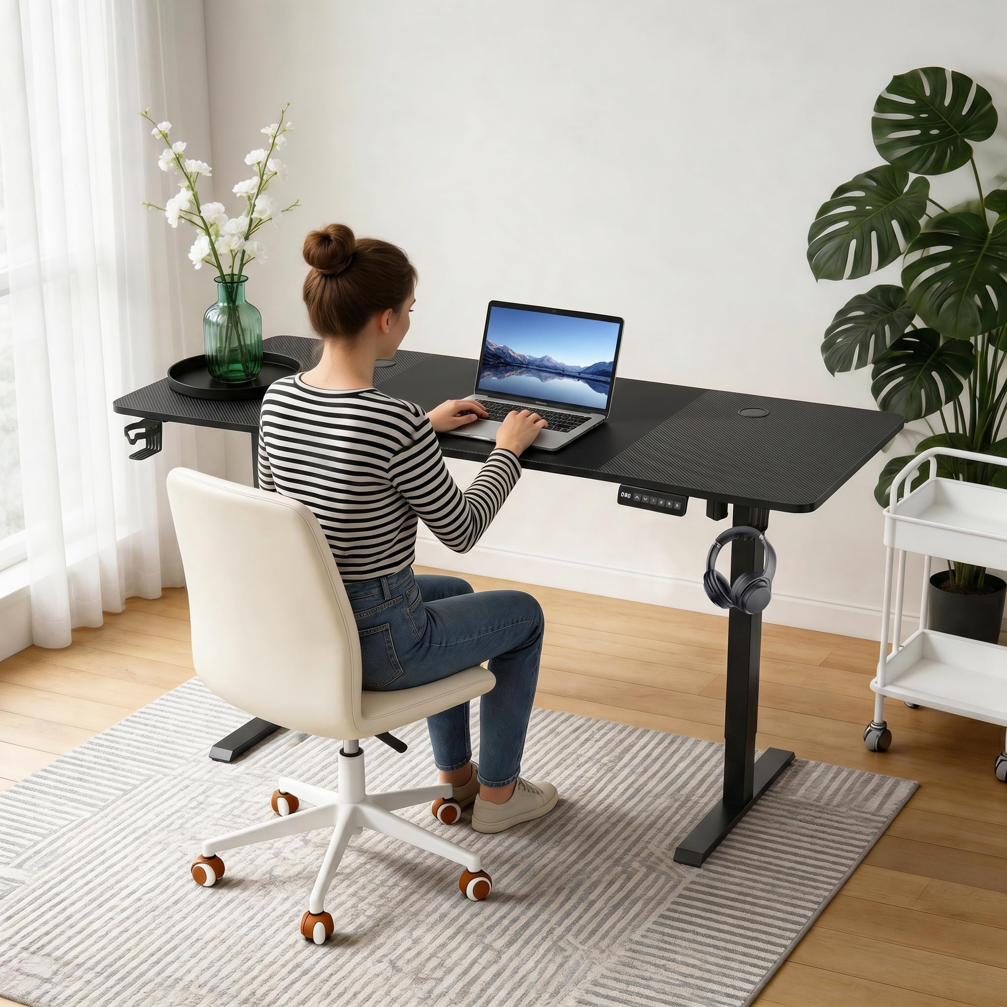 AufuN Höhenverstellbarer Schreibtisch Elektrisch 120/140/160 x 60cm mit Typ-C Ladeanschluss, Mobiler Computertisch mit Kabel Management, Standing Desk mit 3 Memory Funktion (Schwarz, 140 x 60cm)