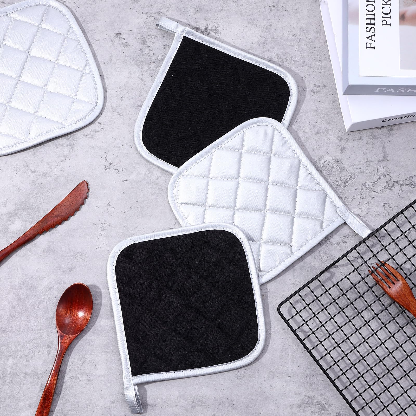 30 soportes de algodón para ollas a granel, guantes de horno resistentes al calor de 7 x 7 pulgadas con trabillas para colgar, almohadillas cuadradas para cocina, hornear (negro)