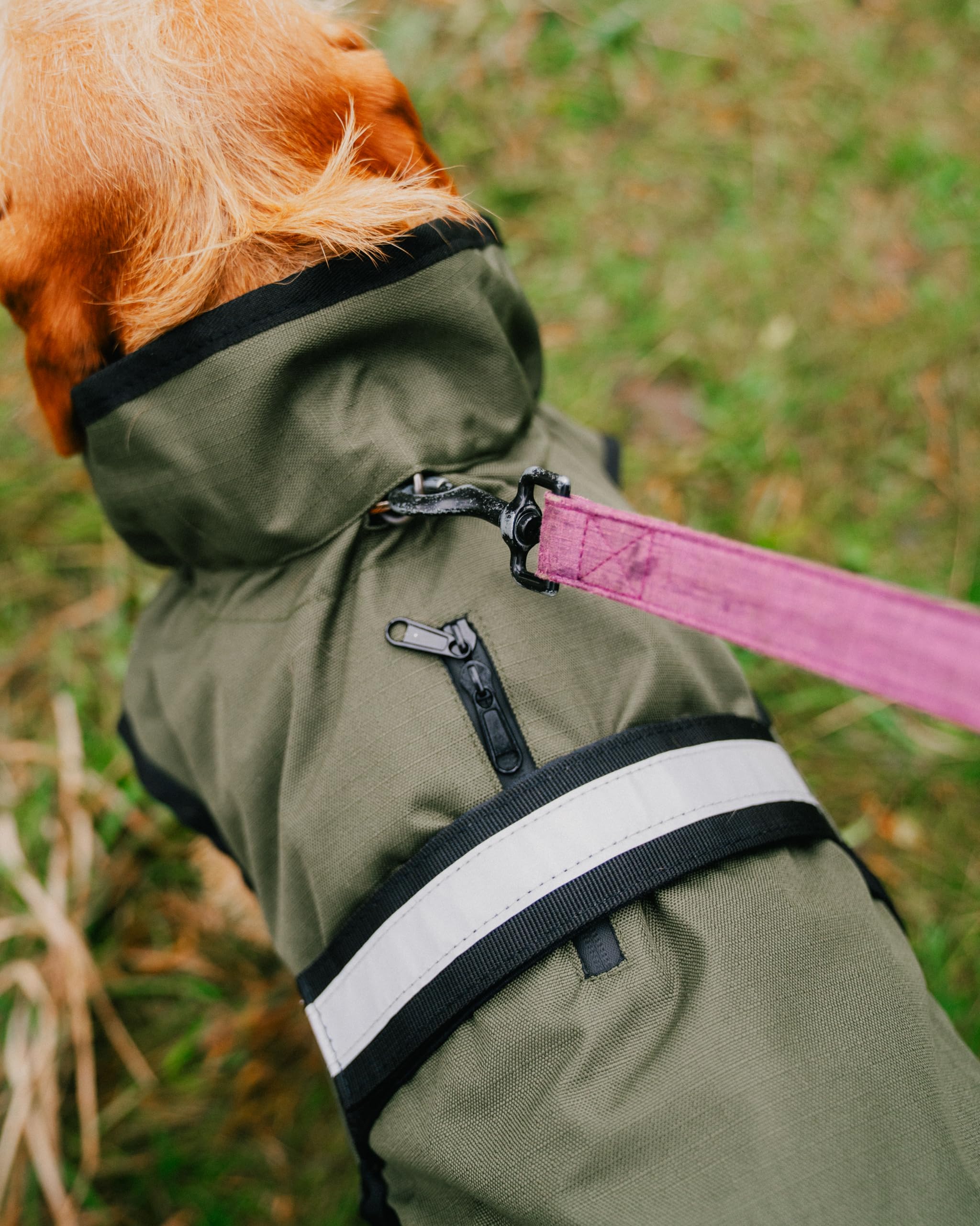 Danish Design 3-in-1-Hundemantel, 57 cm, für jedes Wetter, mit Fleece gefüttert, reflektierender Regenmantel für Hunde, Olivgrün