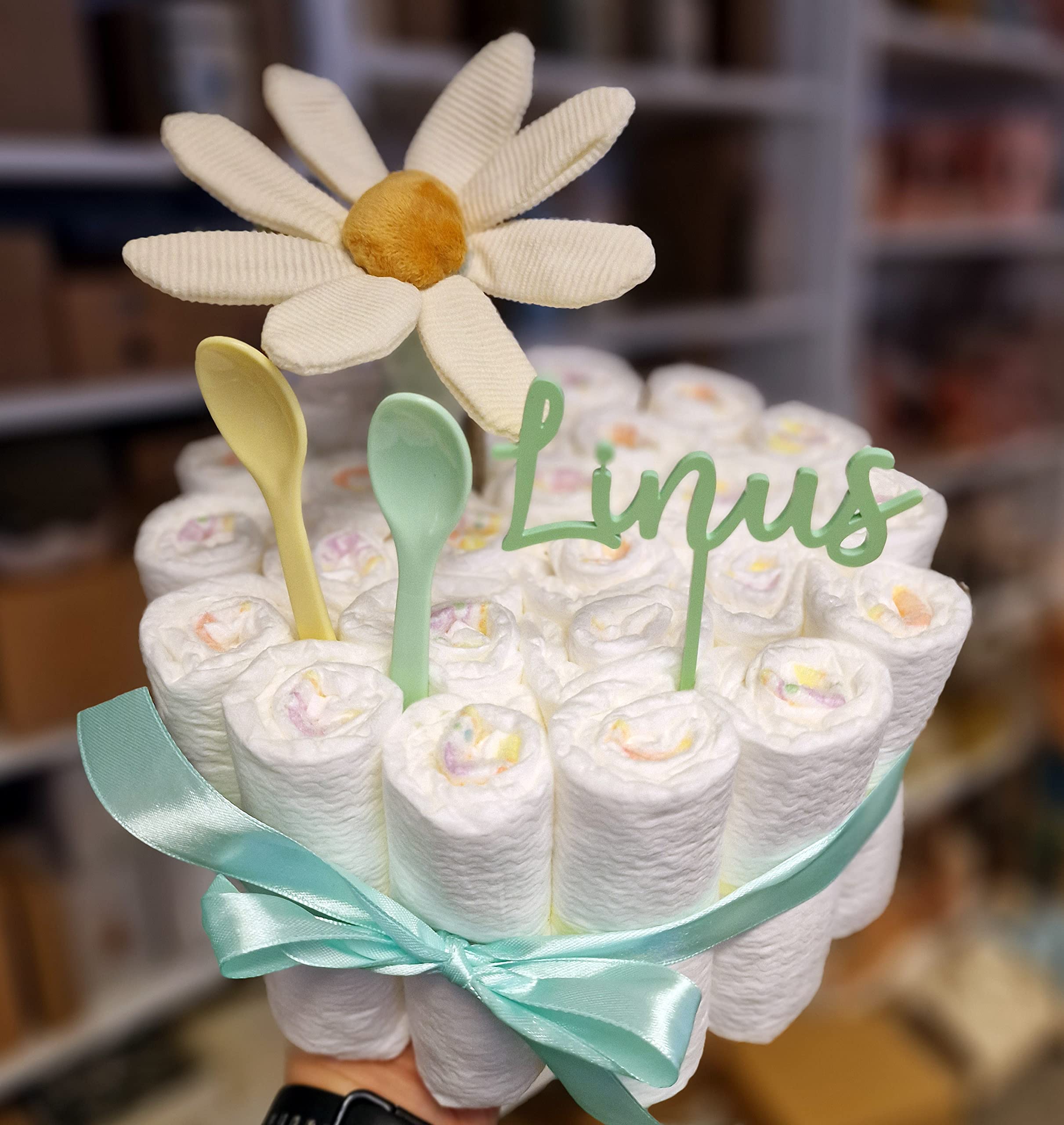 Windeltorte Geschenkset mit Blumenrassel und Acryltopper