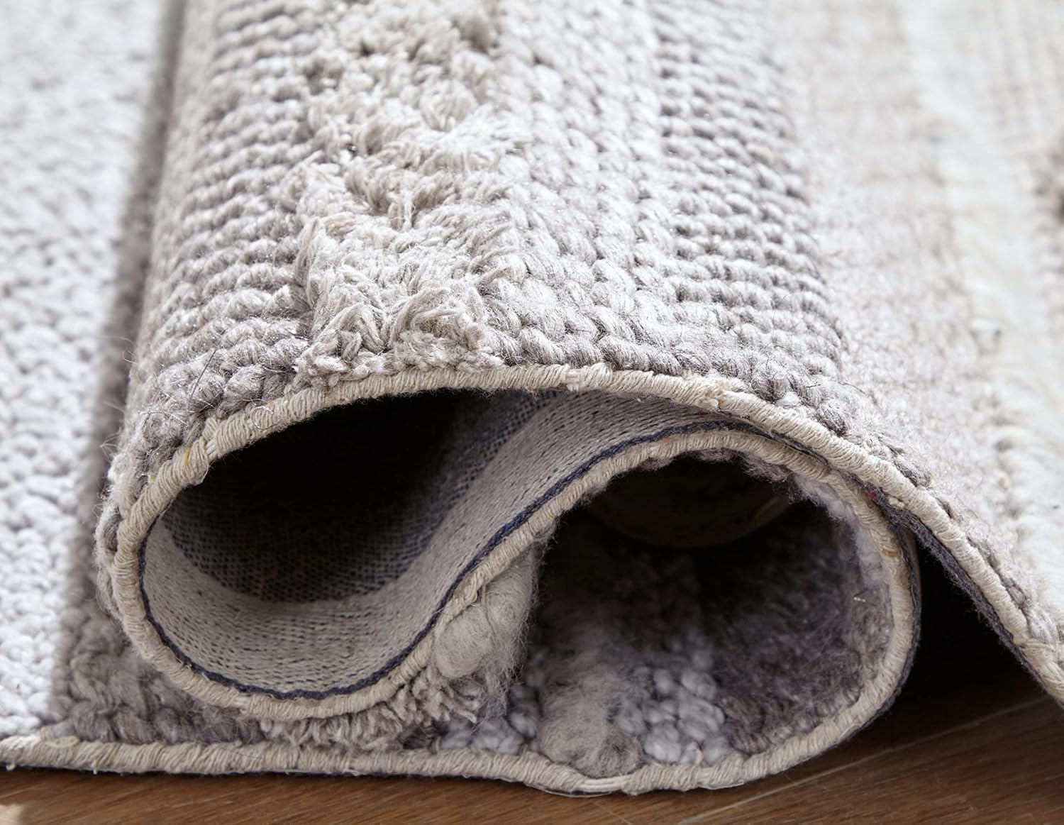 Gray Handwoven Wool and Synthetic 5' x 7' Area Rug