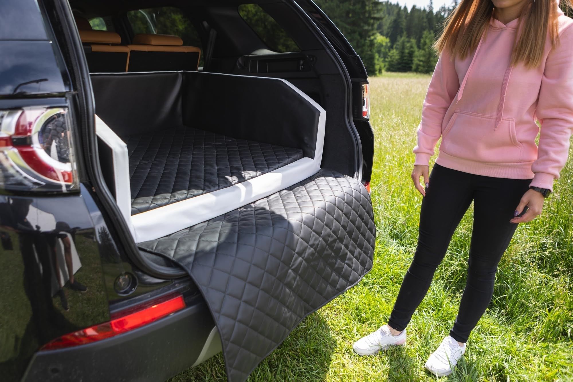 Velinda lit de Coffre, Transporteur de Voiture pour Le Chien avec Matelas de 90x55 cm (Couleur: Noir)