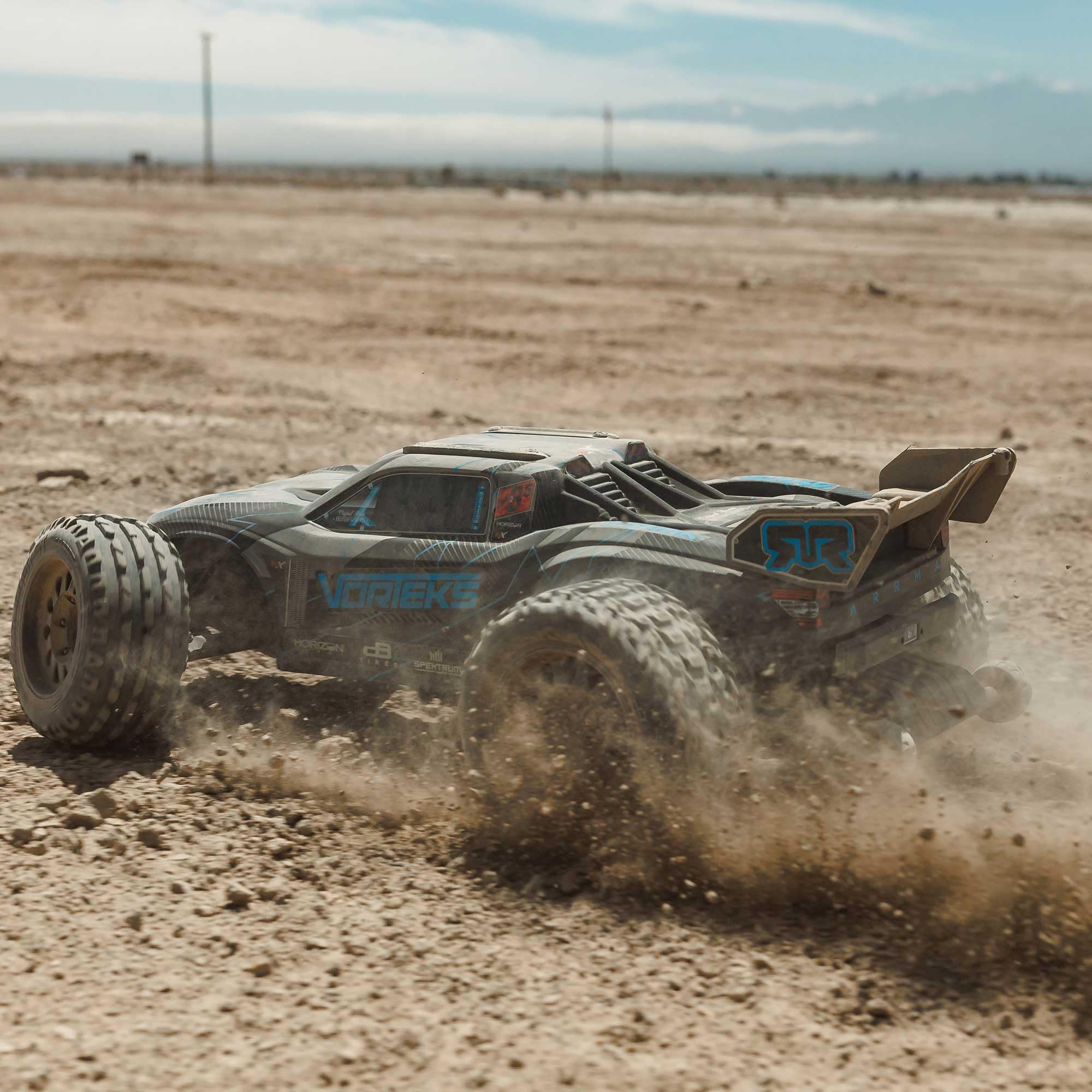 ARRMA VORTEKS 223S DSC 1:10 Brushless 2WD Stadium Truck RTR – Spektrum ESC & SLT2 Steuerung, 3660 4000 KV Motor, bis 80 km/h, 2S/3S LiPo, Blau