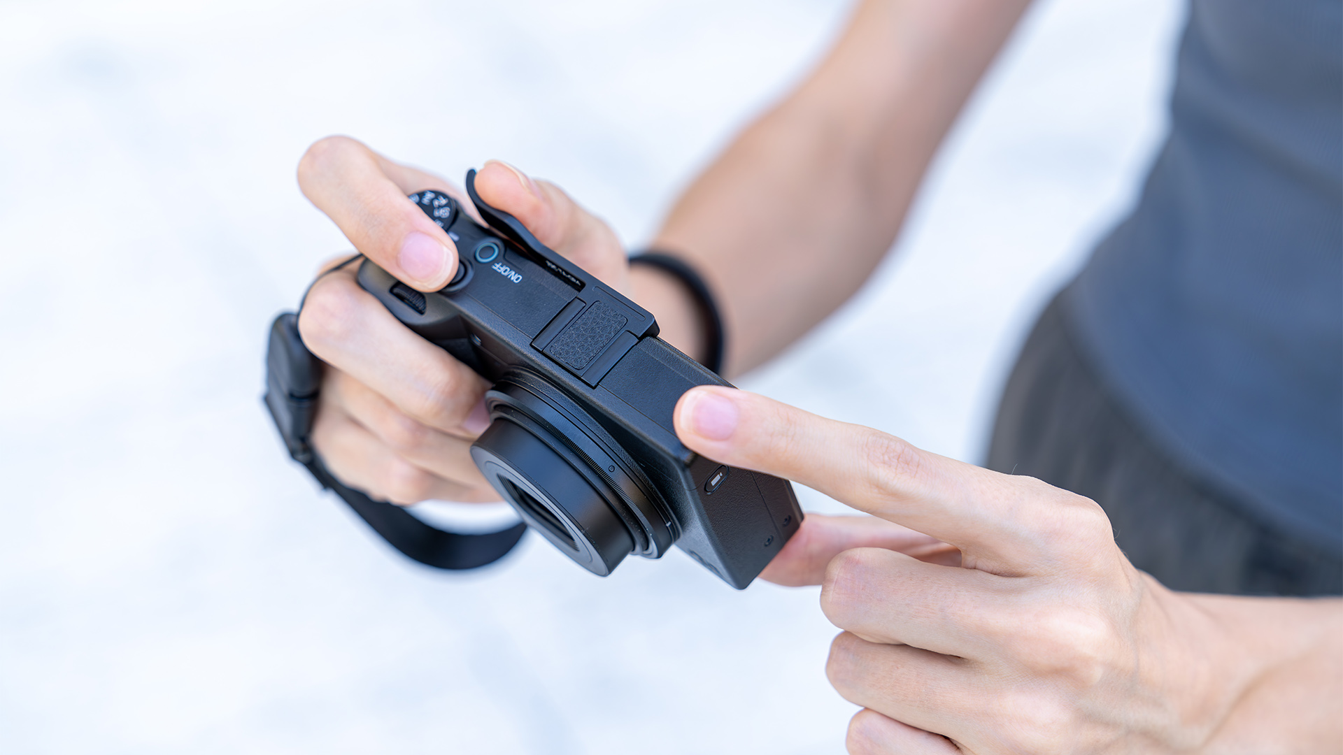 Amazon.com : JJC Metal Thumb Up Grip for Ricoh GR IV GRIV GR4 HDF