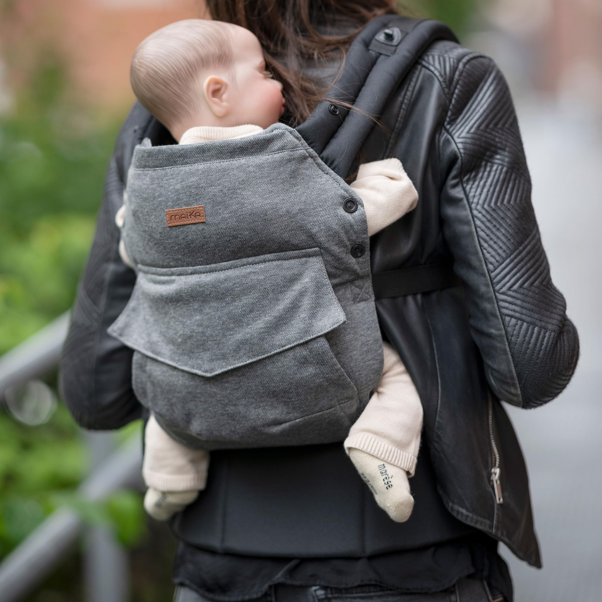 MAÏKA Porte-bébé cocooning | dès la naissance et jusqu'à 15 kg | position ventral et dorsal | bretelles rembourées | tissu épais et chaud avec capuche pour protéger bébé