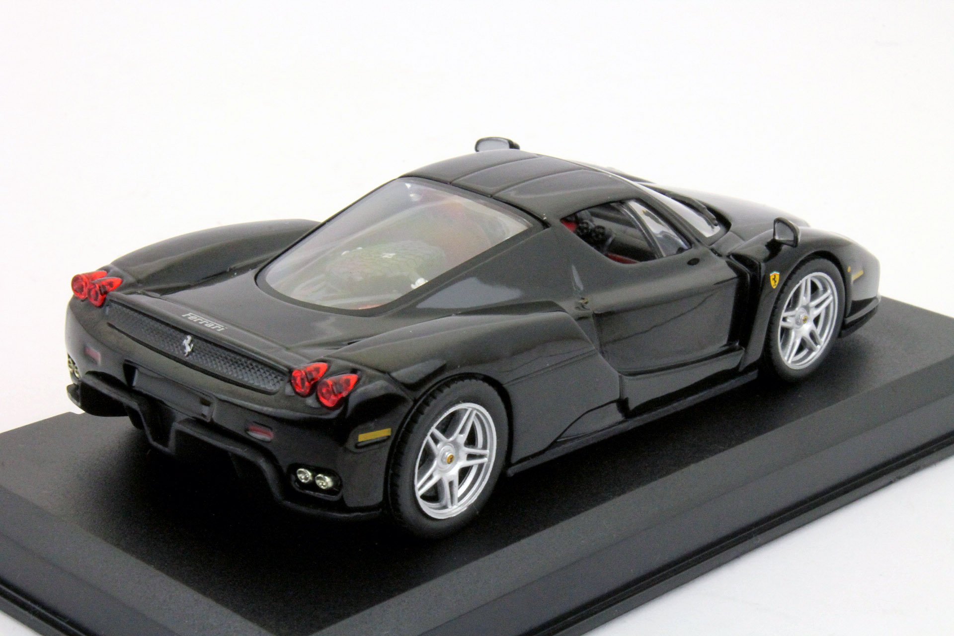 Montage Ferrari Enzo 1:10 Altaya - étape 9f | - MiM