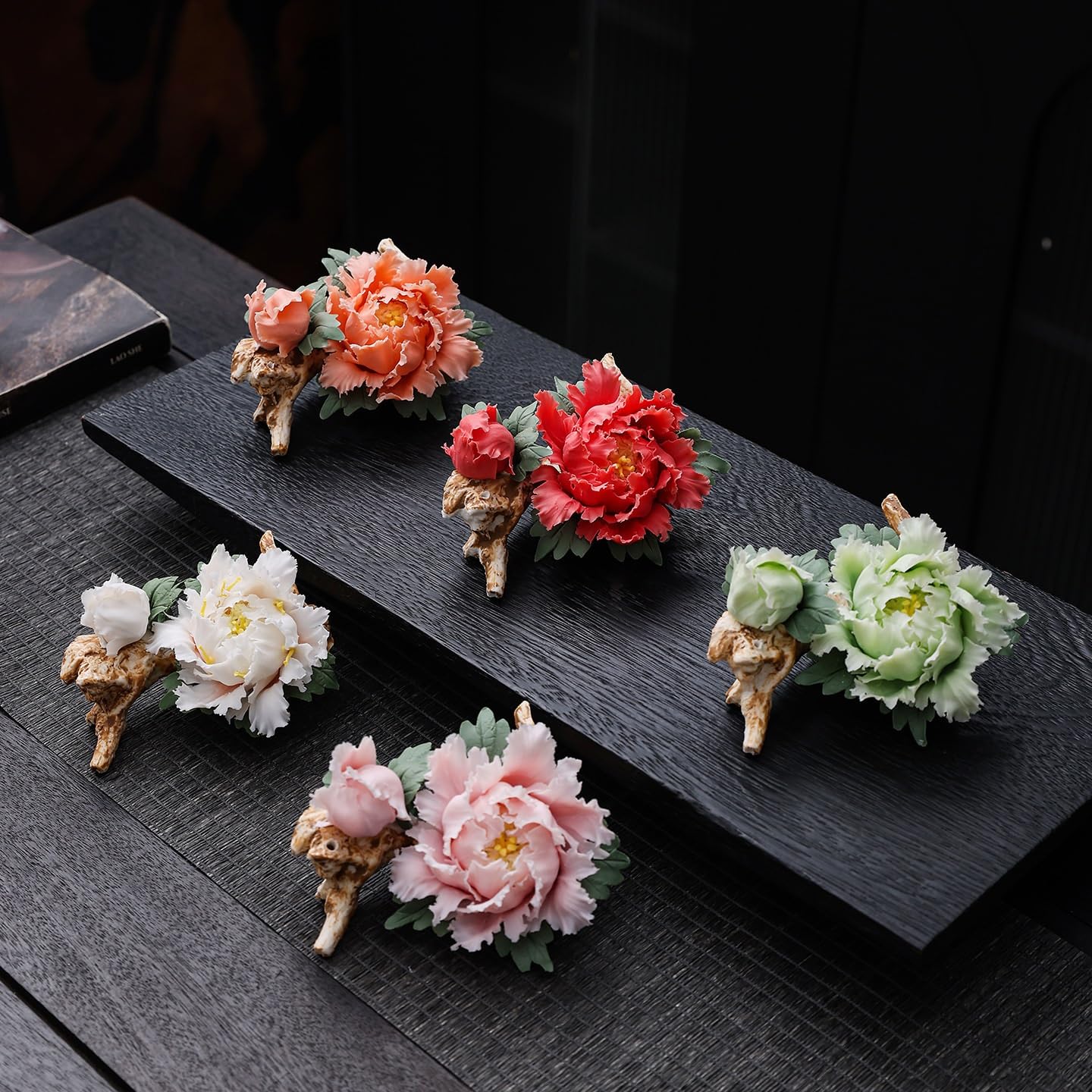 HUFFA Porta Incienso de Flor de peonía de Porcelana Hecho a Mano | Elegante decoración de Mesa for salón y salón de té | Artesanía Floral única(Rojo)