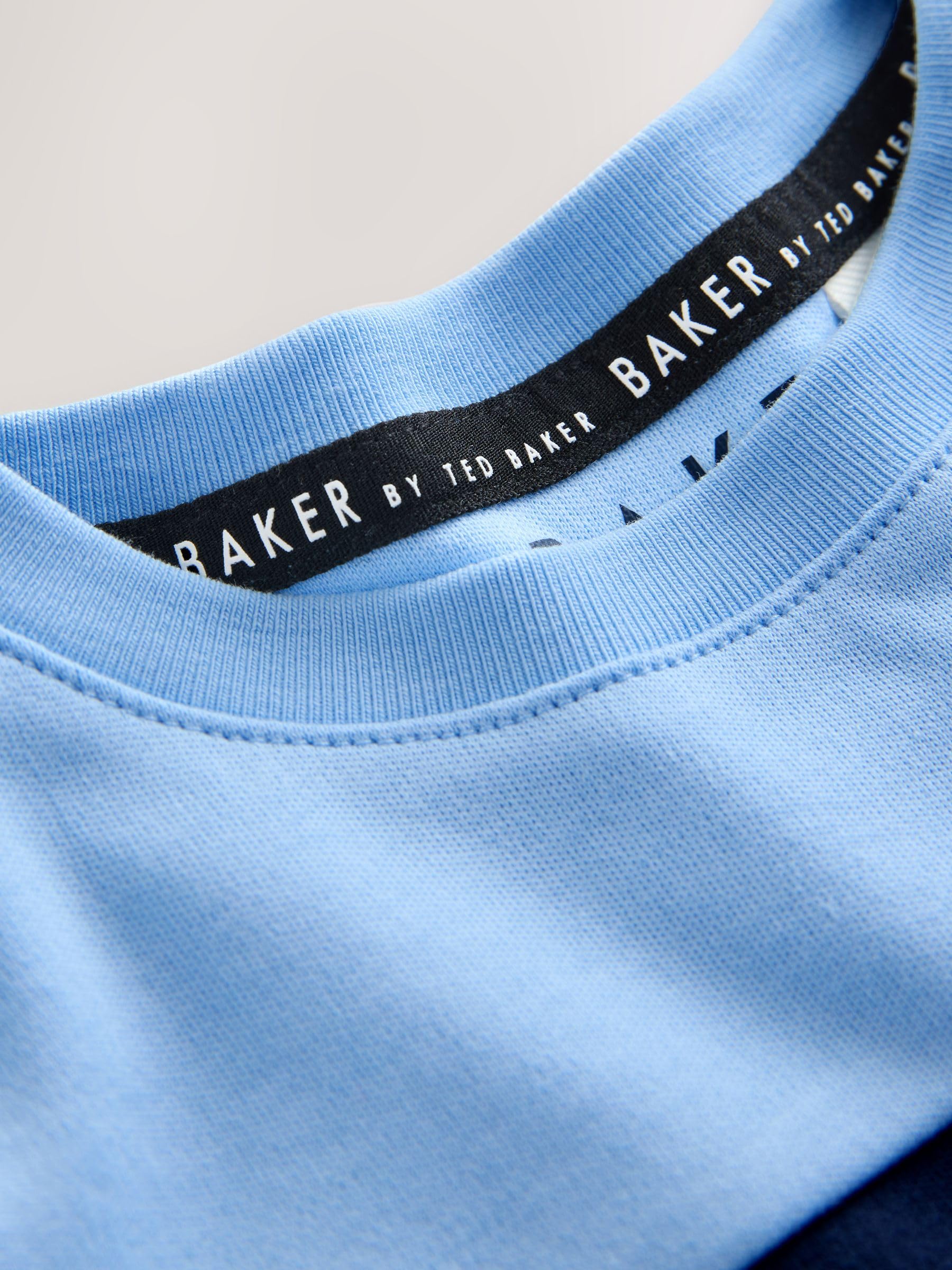 Noworodki chłopcy Zestaw 2 rampersów z dwustronną czapeczką Baker by Ted Baker