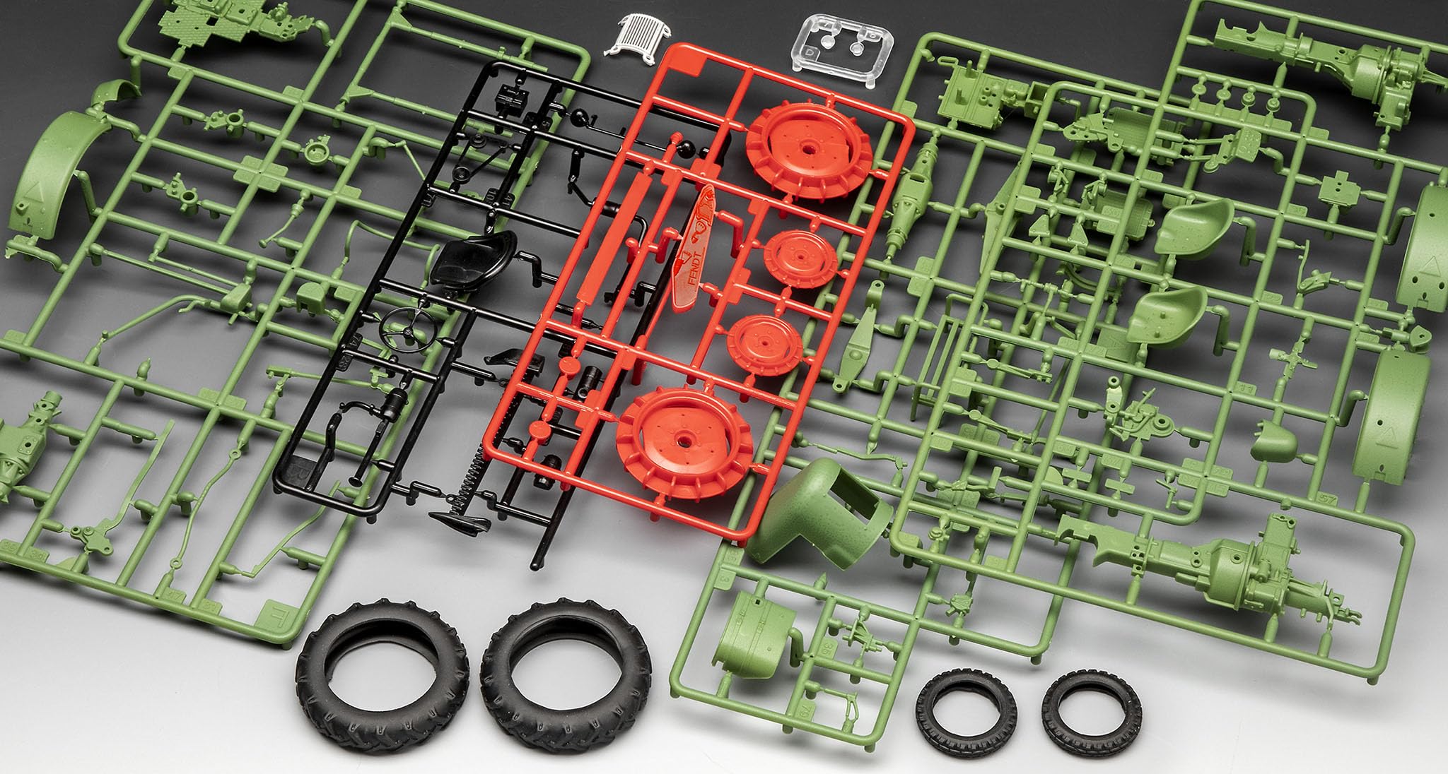 Revell 07828 Fendt F20 Dieselroß Trattore (sistema a clic), scala 1:24, non costruito, precolorato, Click-Together (non colla), kit modellino in plastica