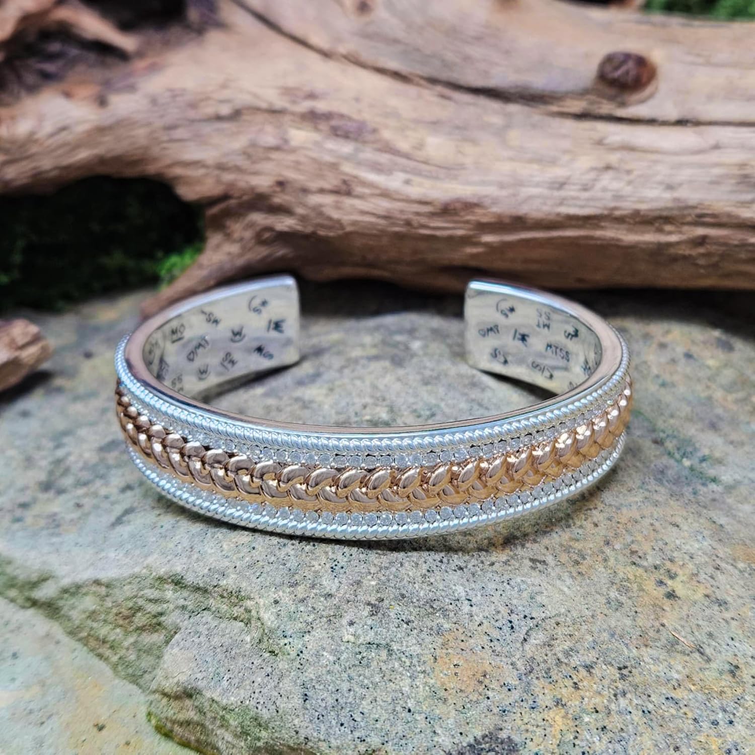 Montana Silversmiths Western Lifestyle Inspired Comfortable Versatile Women's Cuff Bracelet