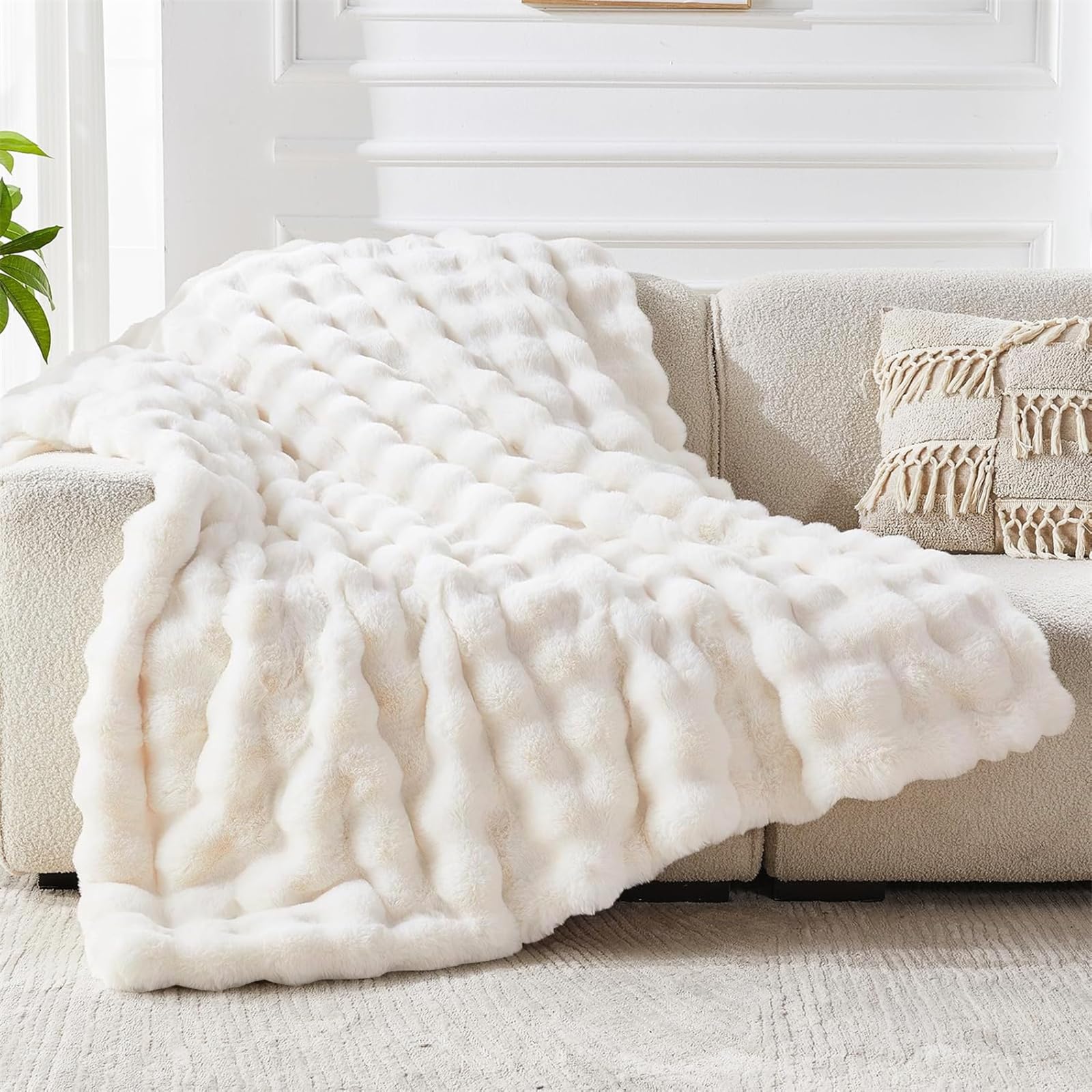 FASCINATDECO Faux Rabbit Fur Throw Blanket, Reversible Fuzzy Warm Cozy Large Fluffy Blanket for Bed Sofa Couch Home Decor, 160x200cm, Cream White
