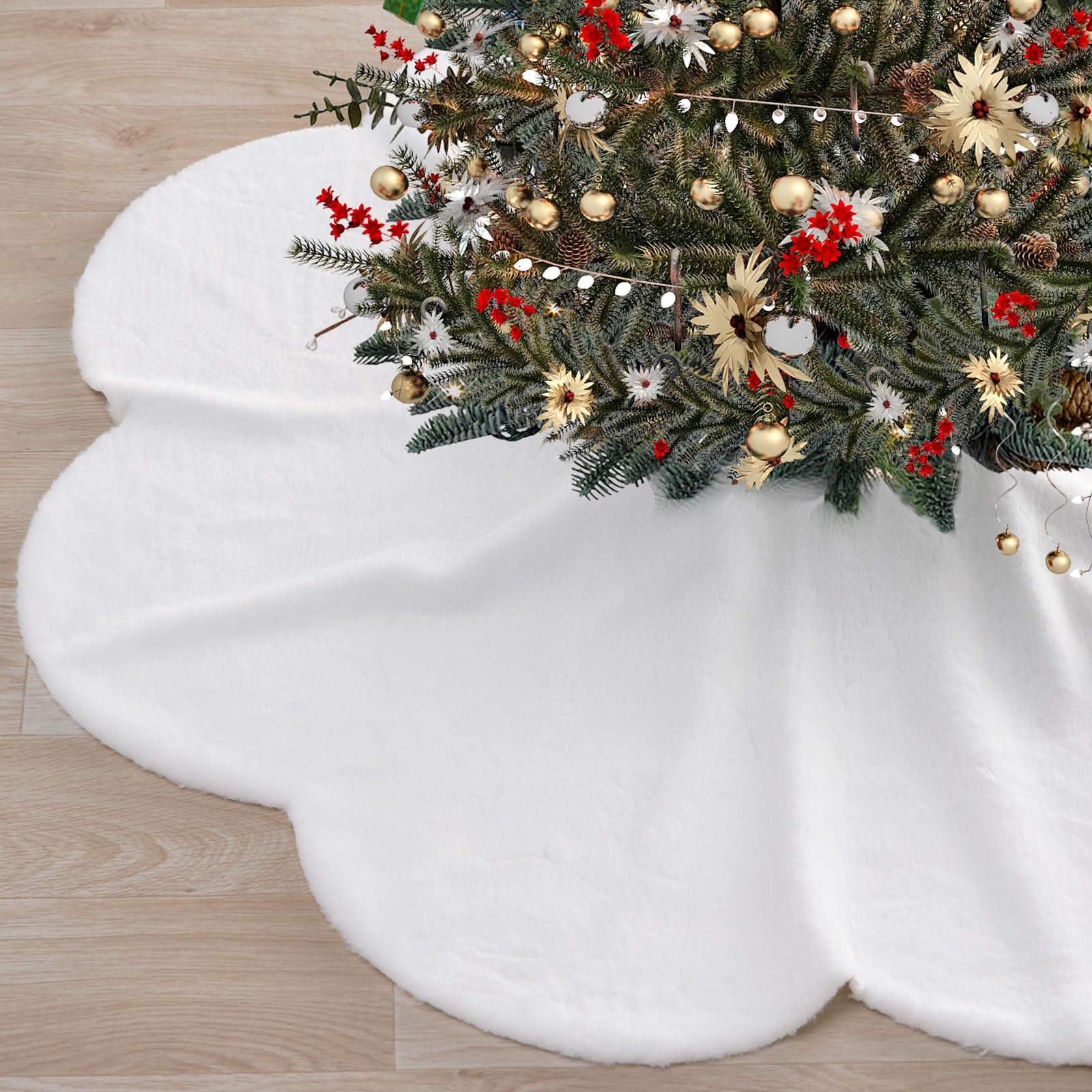 Baccessor White Christmas Tree Skirt 48 Inch Scalloped Faux Fur Plush Soft Xmas Tree Skirt Large Tree Skirt for Christmas Home Decorations Holiday