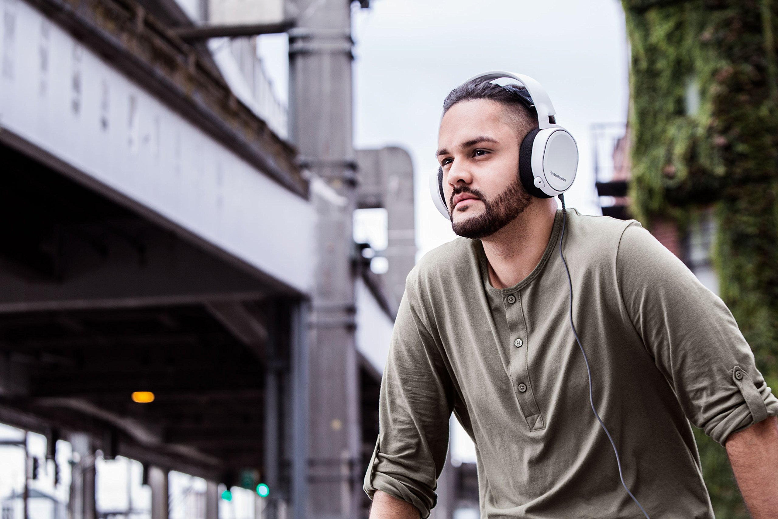 SteelSeries Arctis 3 - Casque de Jeu toutes Plateformes - pour PC, PlayStation 5, PS4, Xbox One, Nintendo Switch, RV, Android et iOS - Blanc