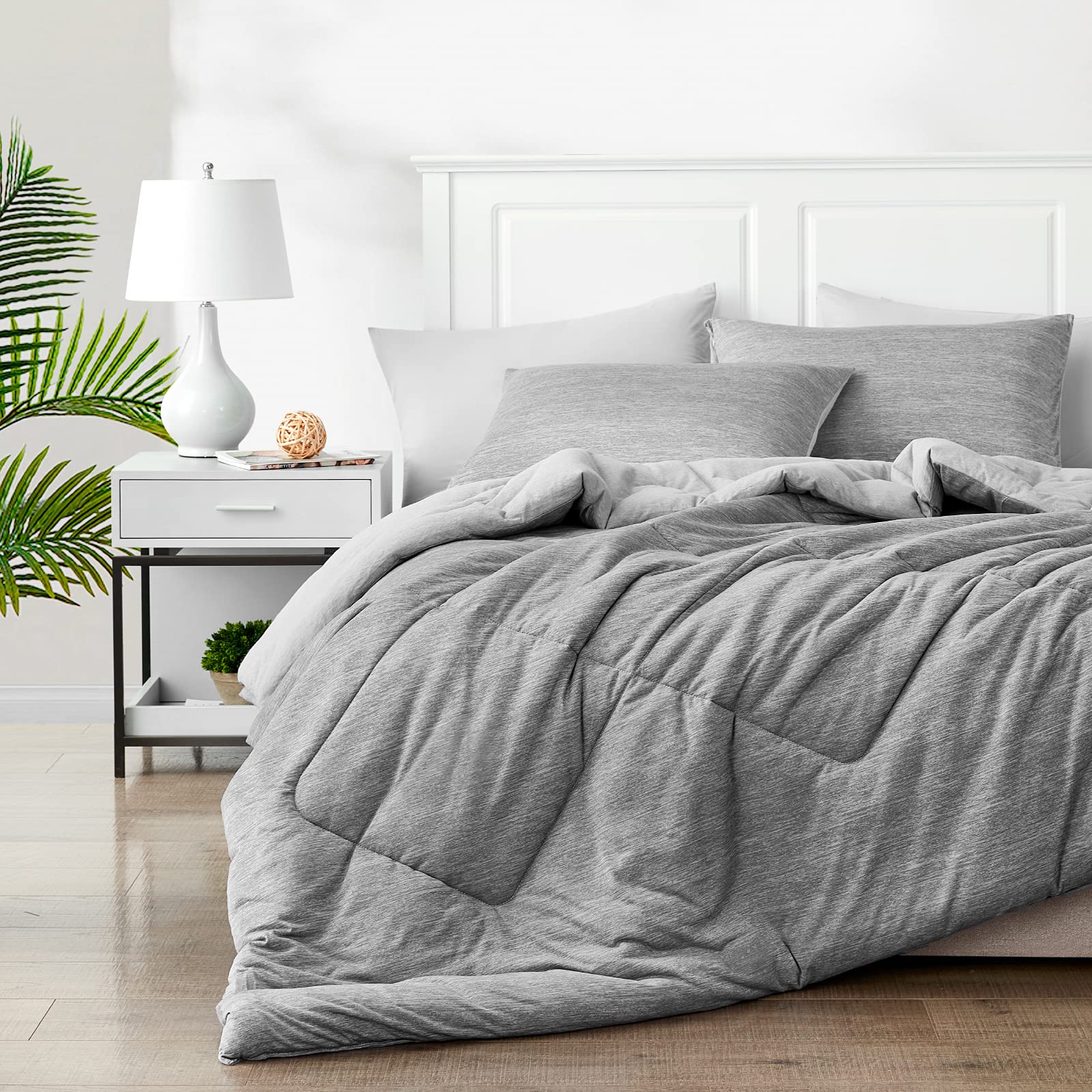 Elegear Kühldecke leichte Sommerdecke, 2 in1 doppelseitige Bettdecke mit Japanische Arc-Chill Q-Max>0,5 Kühlfasern für Besseren Schlaf, Antiallergie und Atmungsaktive kühle Steppdecke 150x200cm Grau
