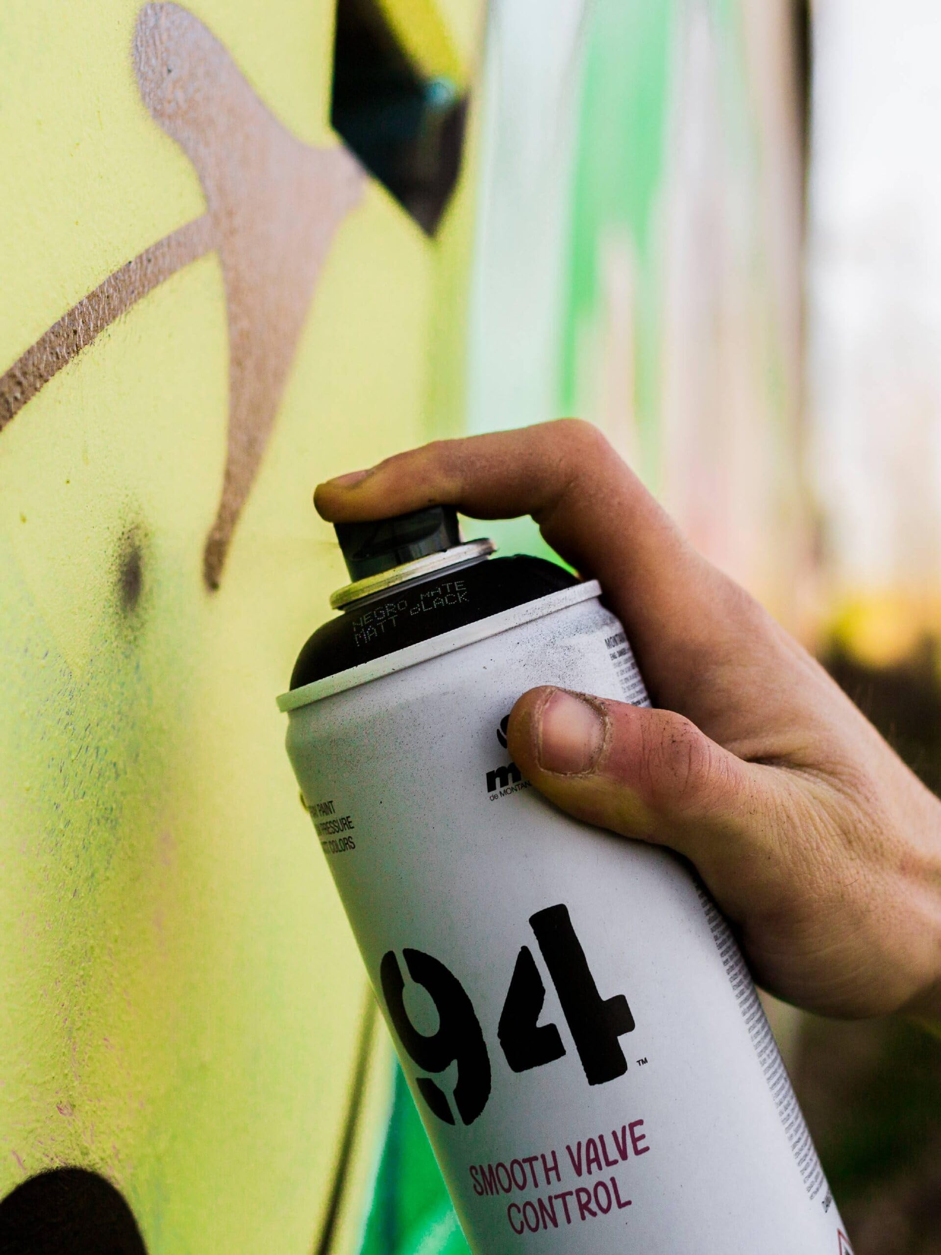 MTN 94 Spraydosen Neon fluoreszierende Farben Set 6 x 400 ml von Montana Colors + 3 Ersatzdüsen in verschiedenen Größen