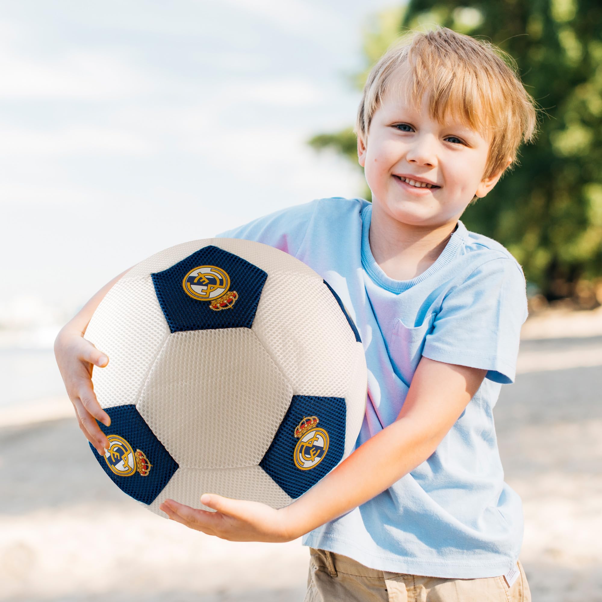 Hy-Pro Oficjalnie licencjonowana piłka nożna Real Madryt – ogromna piłka do piłki nożnej 14 cali do gry w piłkę nożną i multisport wewnątrz i na zewnątrz – miękka i przyjemna do skakania piłka z logo