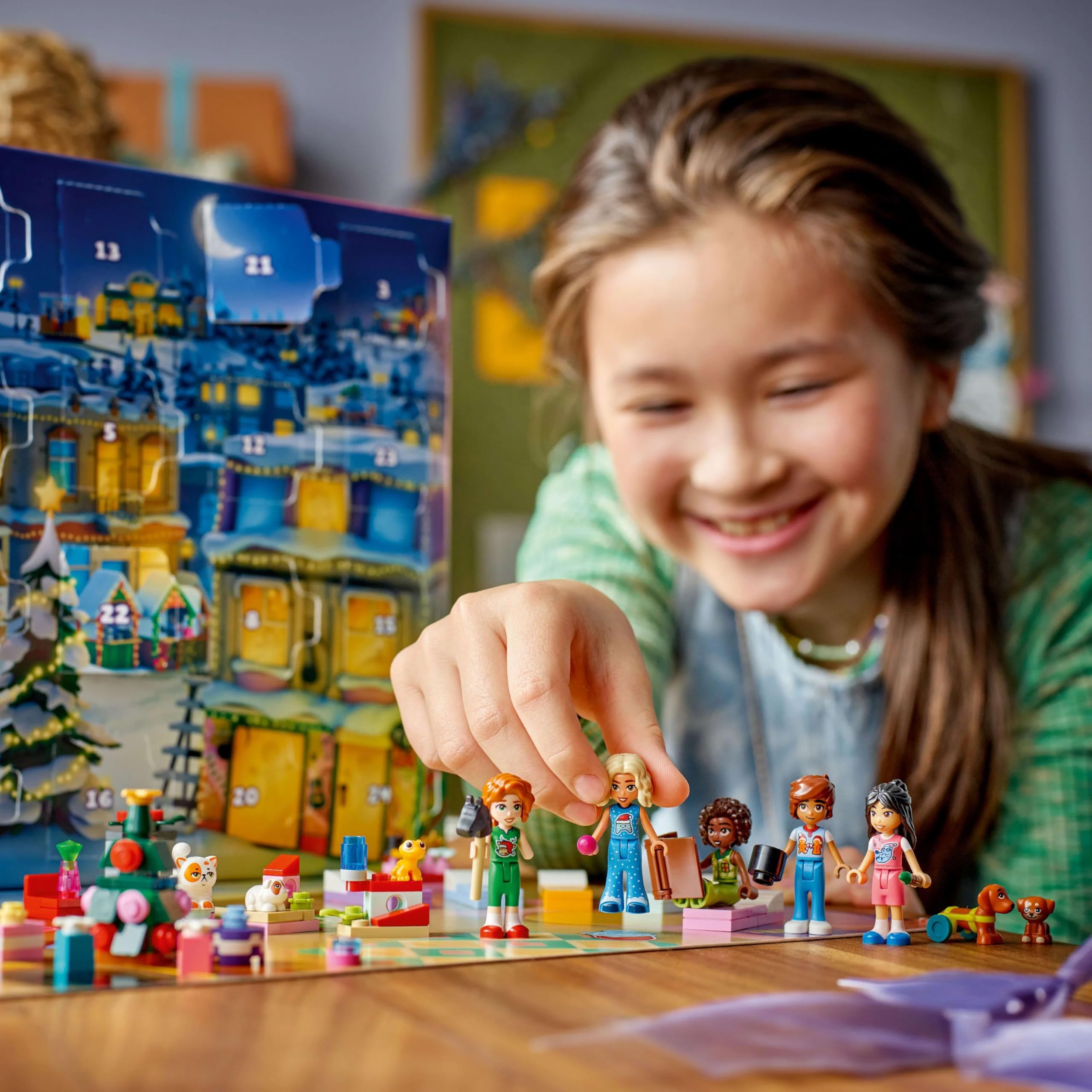 LEGO Friends Calendario de Adviento 2025 para Niñas de 6+ Años - Juguete para la Cuenta Atrás de Navidad con 24 Sorpresas Inc. 5 Mini Muñecas, 5 Figuras de Animales y Accesorios Adorables 42668