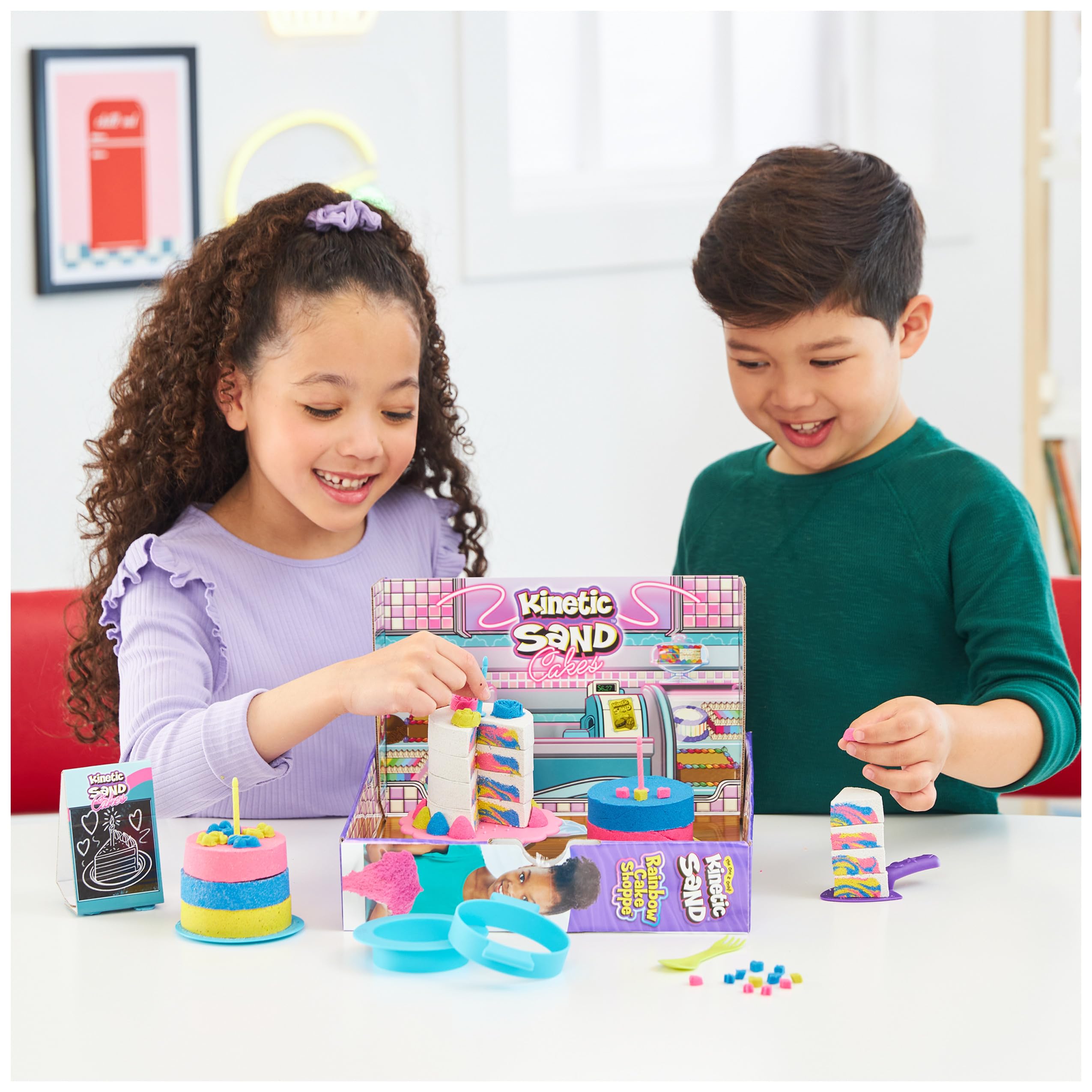 Kinetic Sand MAGICZNY Piasek - Rainbow Cake SHOPPE - 680g żółtego, różowego, niebieskiego i białego piasku waniliowego - zestaw rękodzieła dla dzieci zabawki sensoryczne - 6068029 - Zabawki dla dzieci