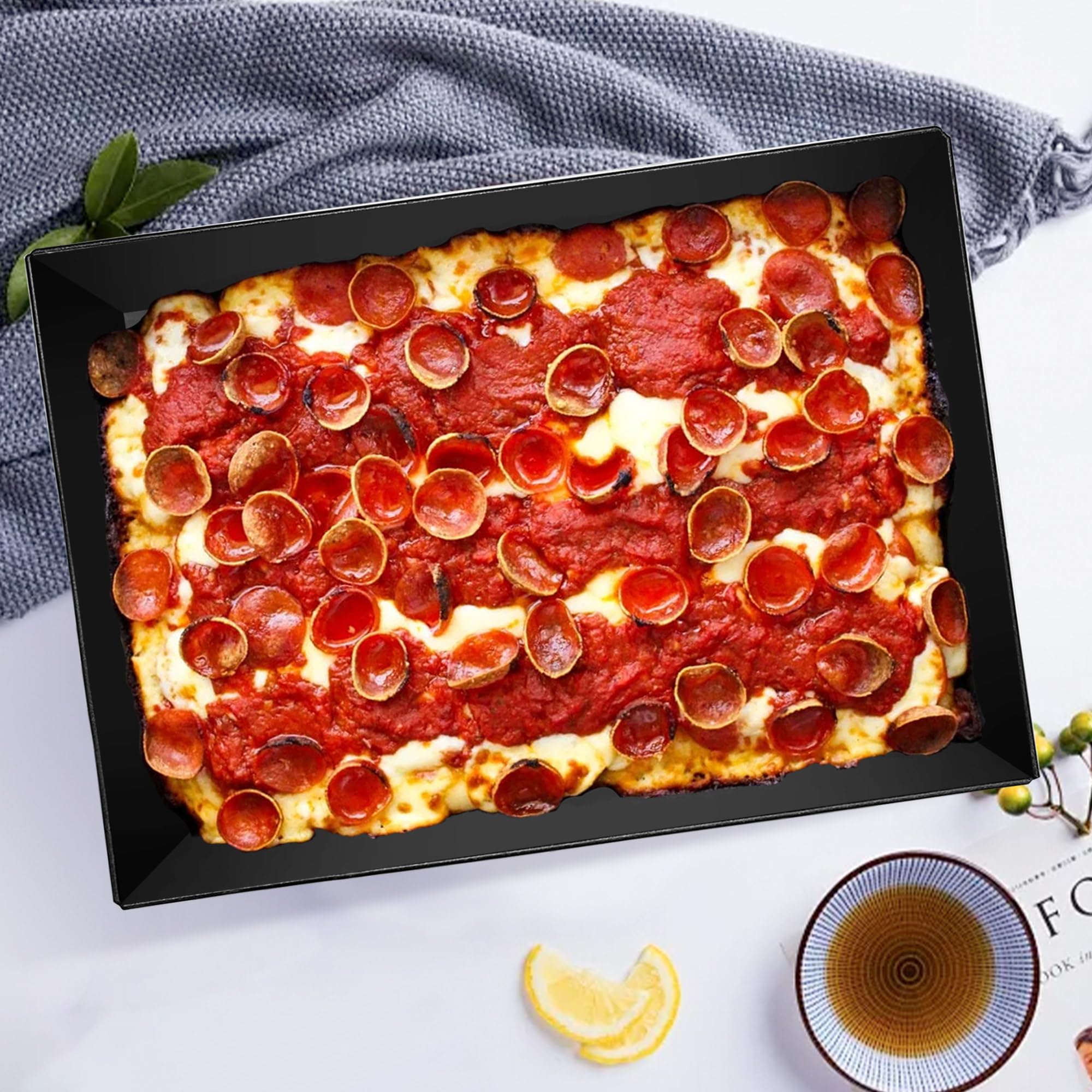 Lloyds, plaque à pizza profonde (antiadhésive, sans BPA), 35,6 x 25,4 x 6,3 cm, moule à pizza rectangulaire anodisé dur, ustensiles de cuisine pré-assaisonnés (2)