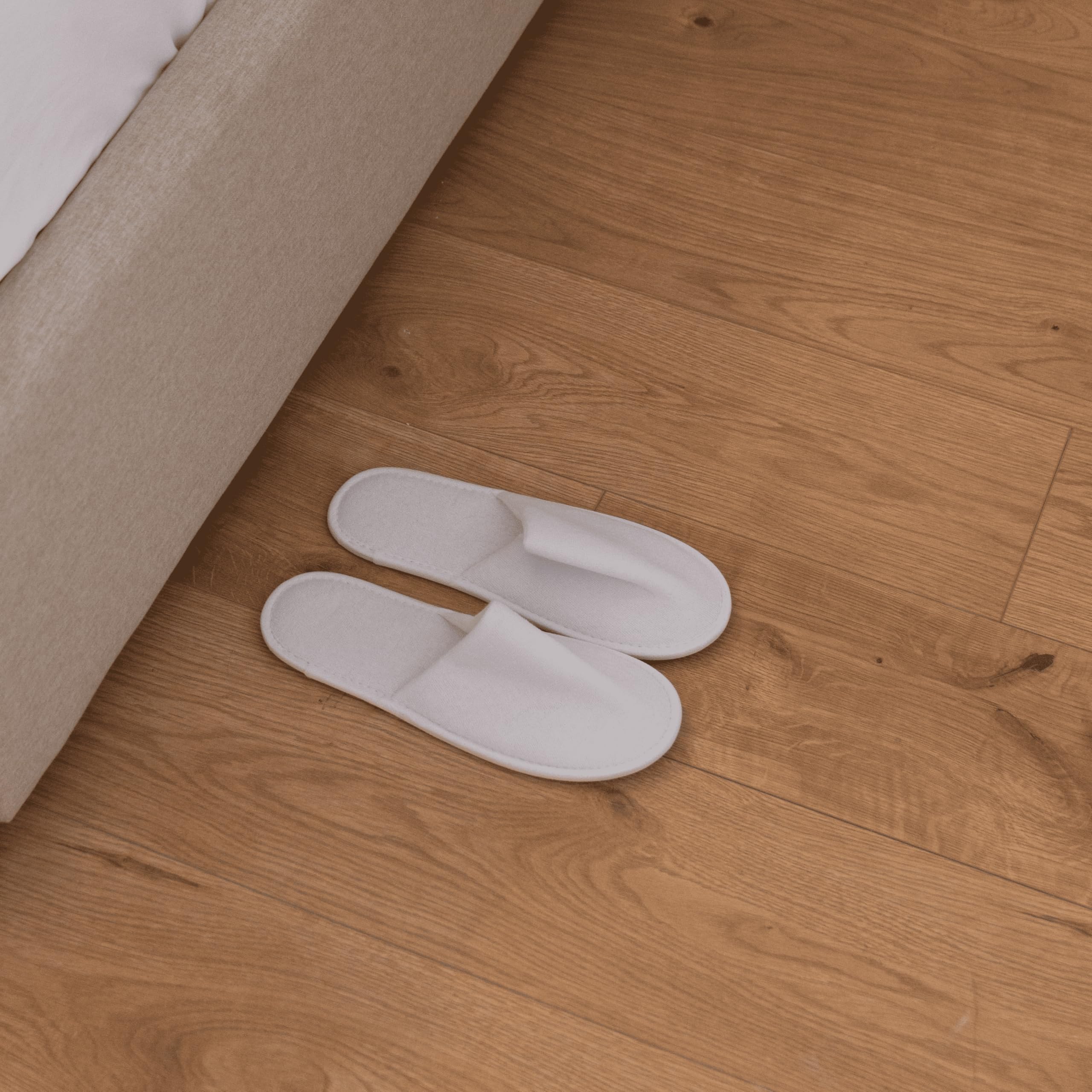 Pantoufles Jetables Blanches – Chaussons Fermés en Éponge Douce, Confortables et Hygiéniques pour Spa, Hôtel, Thalasso, Invités et Accueil Clients