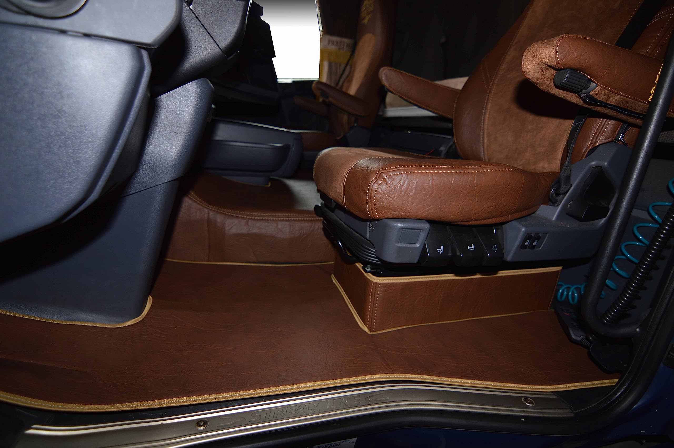 Alfombrillas para Camión Scania Serie R de 2009 a 2013 Marrón Accesorios para Interiores de Camiones - Accesorios de Espuma Comfort - Suelos Antideslizantes