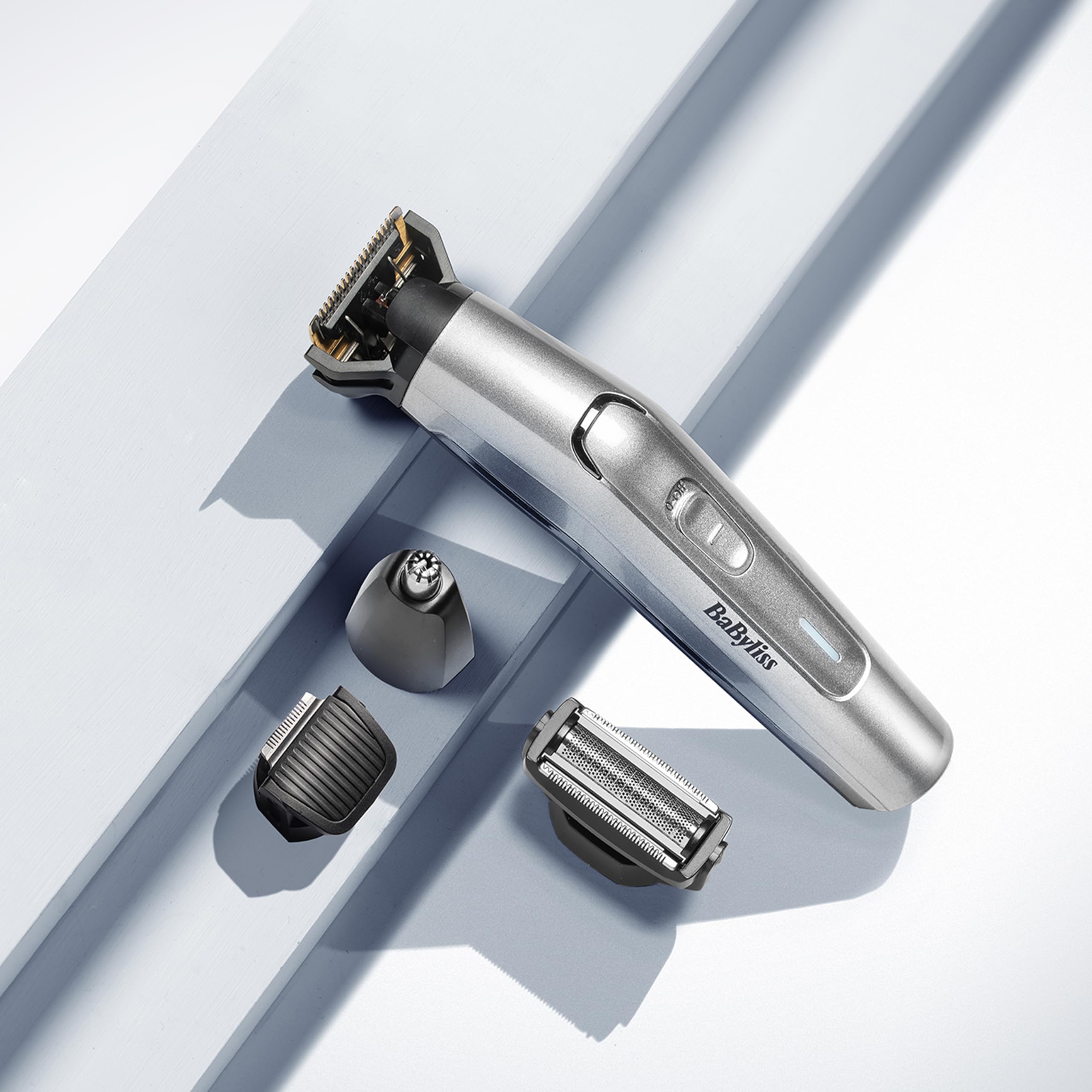 BaByliss 11-in-1 Titanium Multi-Grooming Kit Wasserdicht Köperhaartrimmer, Barttrimmer, Nasenhaartrimmer, Augenbrauen, Detailtrimmer und Multifunktionstrimmer, inkl. Tasche, Silber Schwarz MT861E