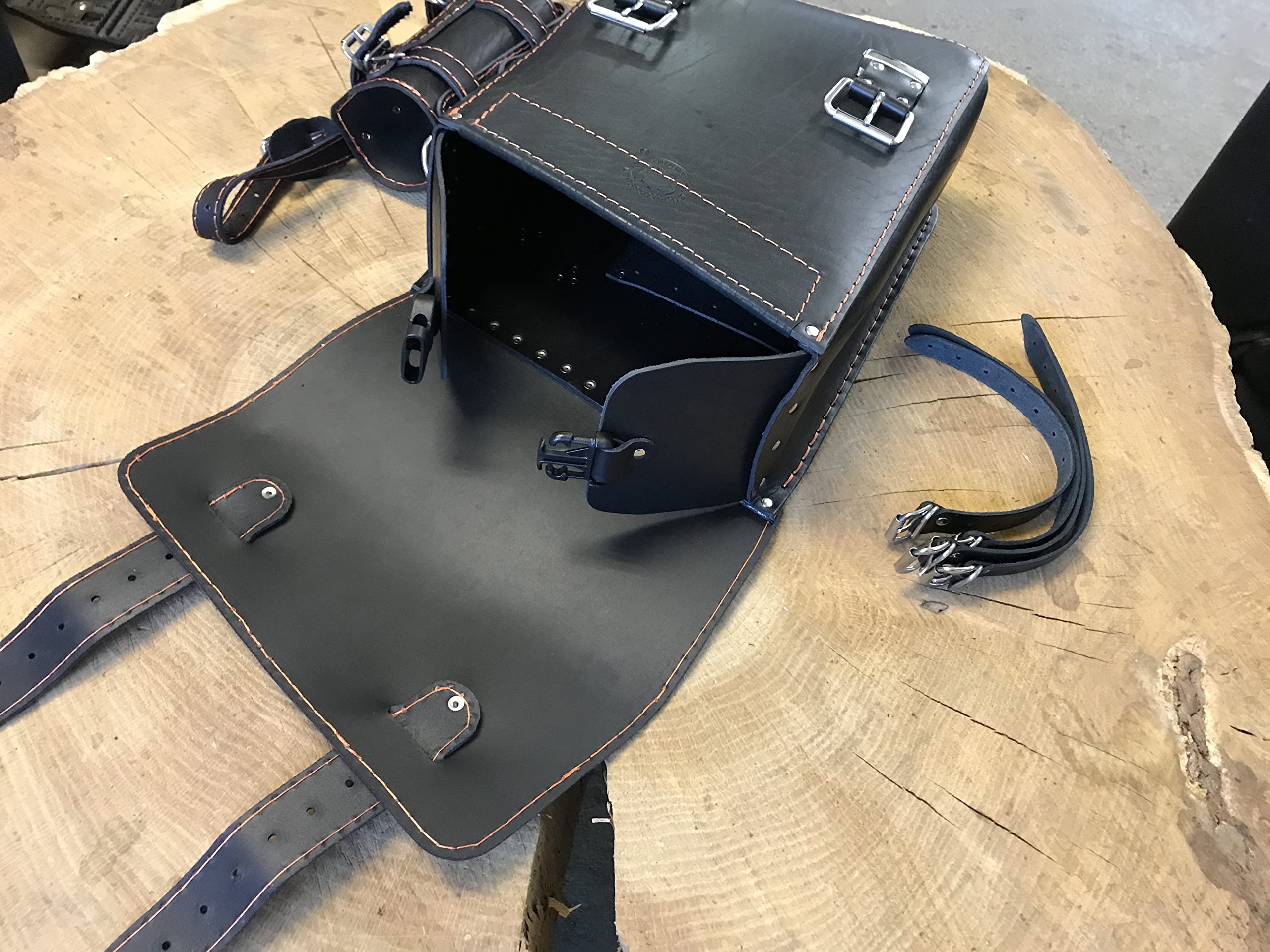 ORLETANOS Mallette Moto Diablo Marron Clair Compatible avec Harley Davidson Softail Fatboy Heritage Breakout Fat Bob Street Bob Cadre étoile HD en Cuir