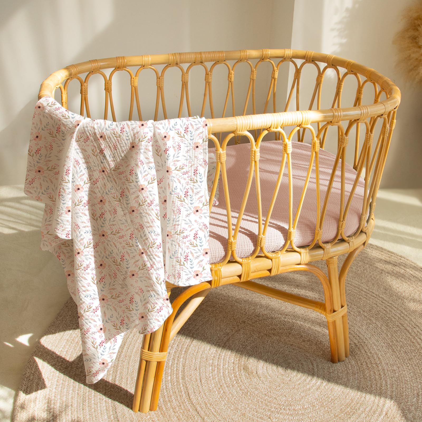 lulumoon Musselin-Bettlaken für Babys: Baumwoll-Bettlaken für Jungen und Mädchen, Stubenwagen-Matratzen-Bettlaken für ovales Rechteck oder Sanduhr (Skinpink & Pinkflower)