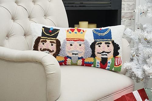Miniatura 4 de C&F Home Nutcracker Trio - Almohada con gancho (24 x 12 pulgadas), color blanco