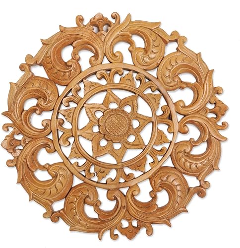 NOVICA Panel de relieve de madera tallada a mano artesanal, flor de loto de Bali, marrón, Indonesia, paneles de decoración de pared, tallas
