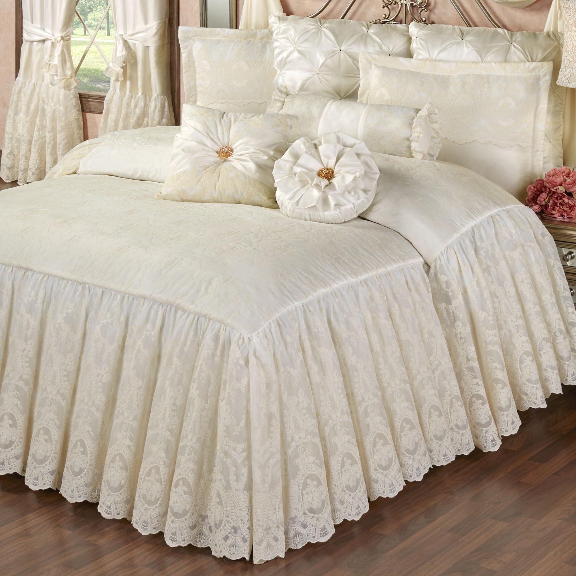 Touch of Class Cameo Lace Collection Grande Bedspread - Pearl - Shabby Chic Style - Romantic Heirloom - Victorian Floral Aesthetic - Vintage Embroidery - Luxury Antique Bedding - Cal King Size