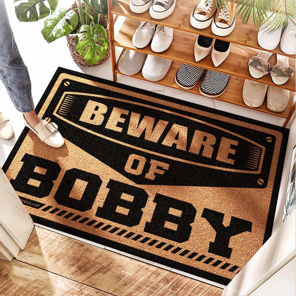 Paillasson Beware Of Bobby en coco 40 cm pour entrée de maison
