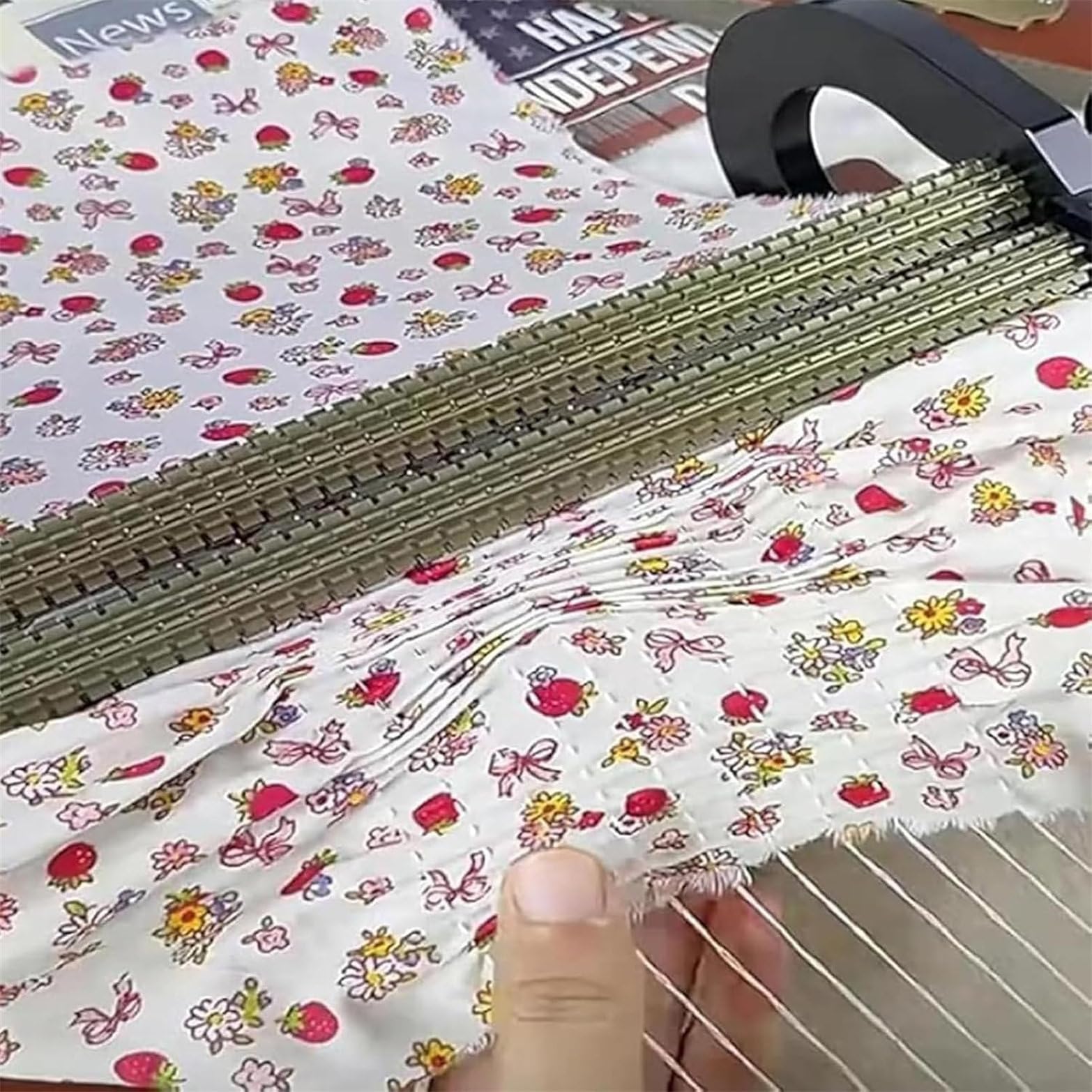 Máquina de plisador de Ahumado de 32 Filas 47/64 Posiciones de Agujas Ancho Ajustable 0.5cm Herramienta Plegable de Tela de separación para la decoración de la Ropa de Costura