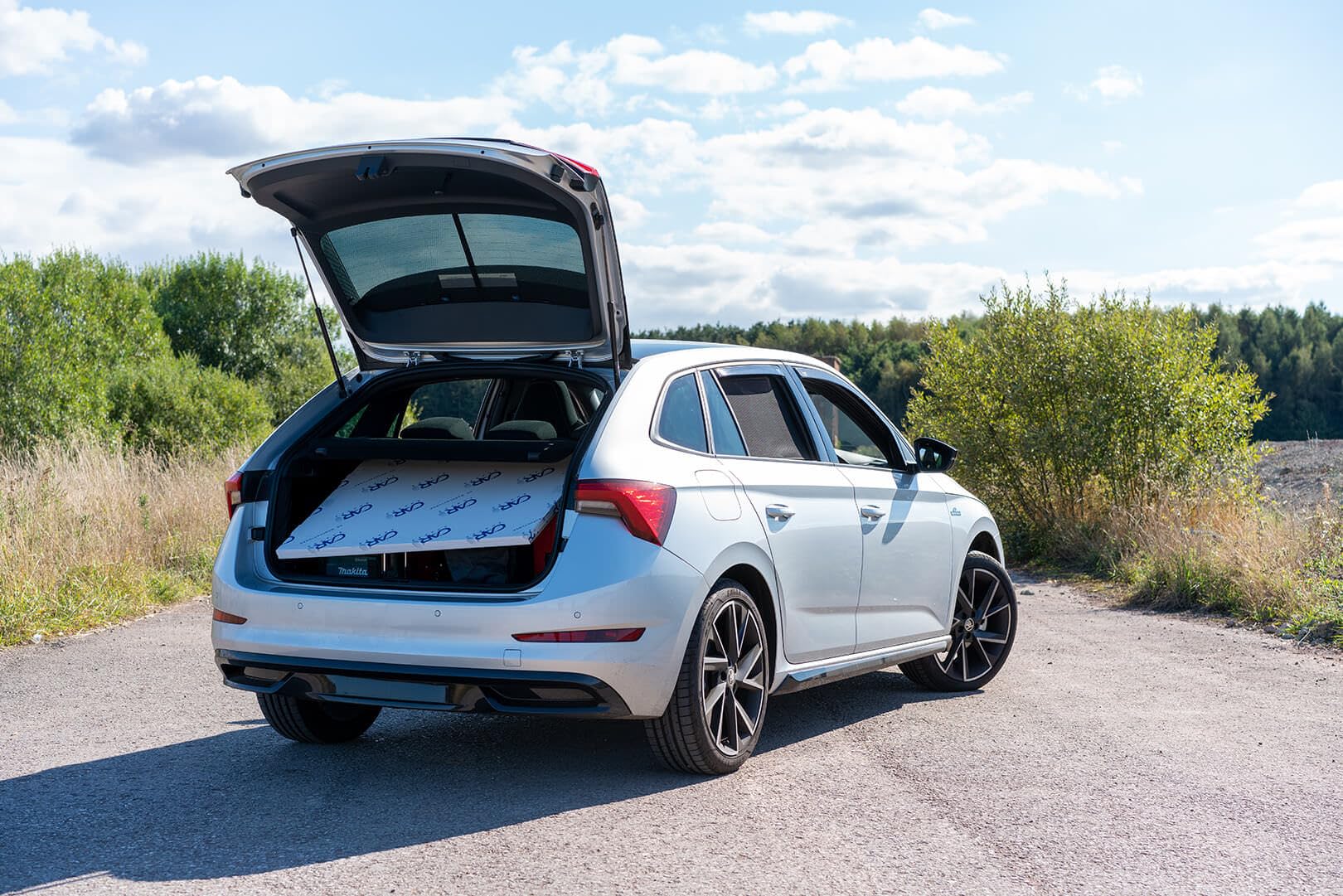 Zestaw osłon samochodowych kompatybilnych z Skoda Scala HB 5-drzwiowy 2019- (6-częściowy)