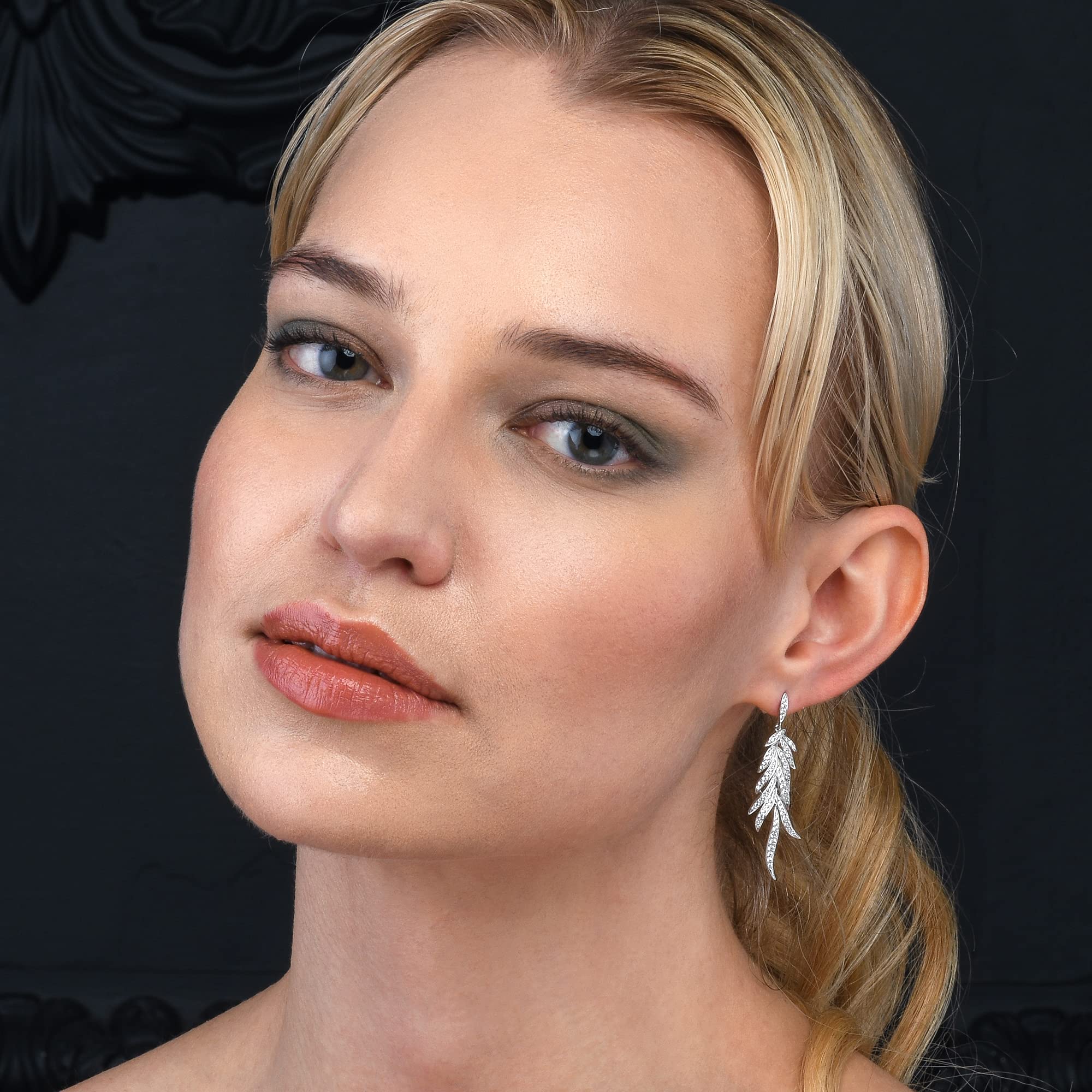 namana Lange Ohrringe aus 925 Sterlingsilber für Damen und Mädchen baumelndes Blattmuster mit Zirkonia-Steinen, lange Ohrringe für Frauen aus 925 Sterling-Silber mit Geschenkbox