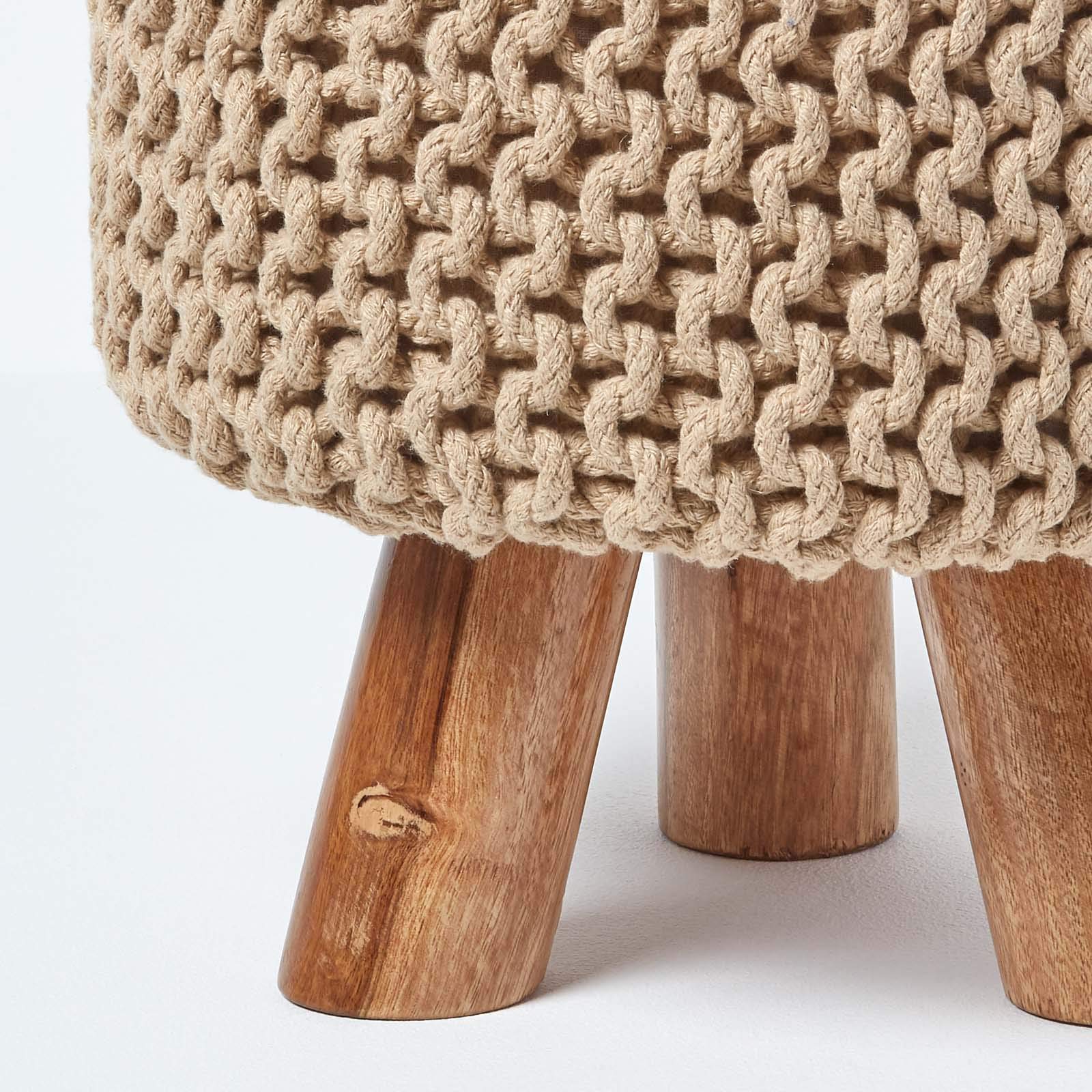 Homescapes Strickhocker Mit Holzbeinen 32x32x42cm | Grob Gestrickter Sitzhocker Senf | 100% Baumwolle