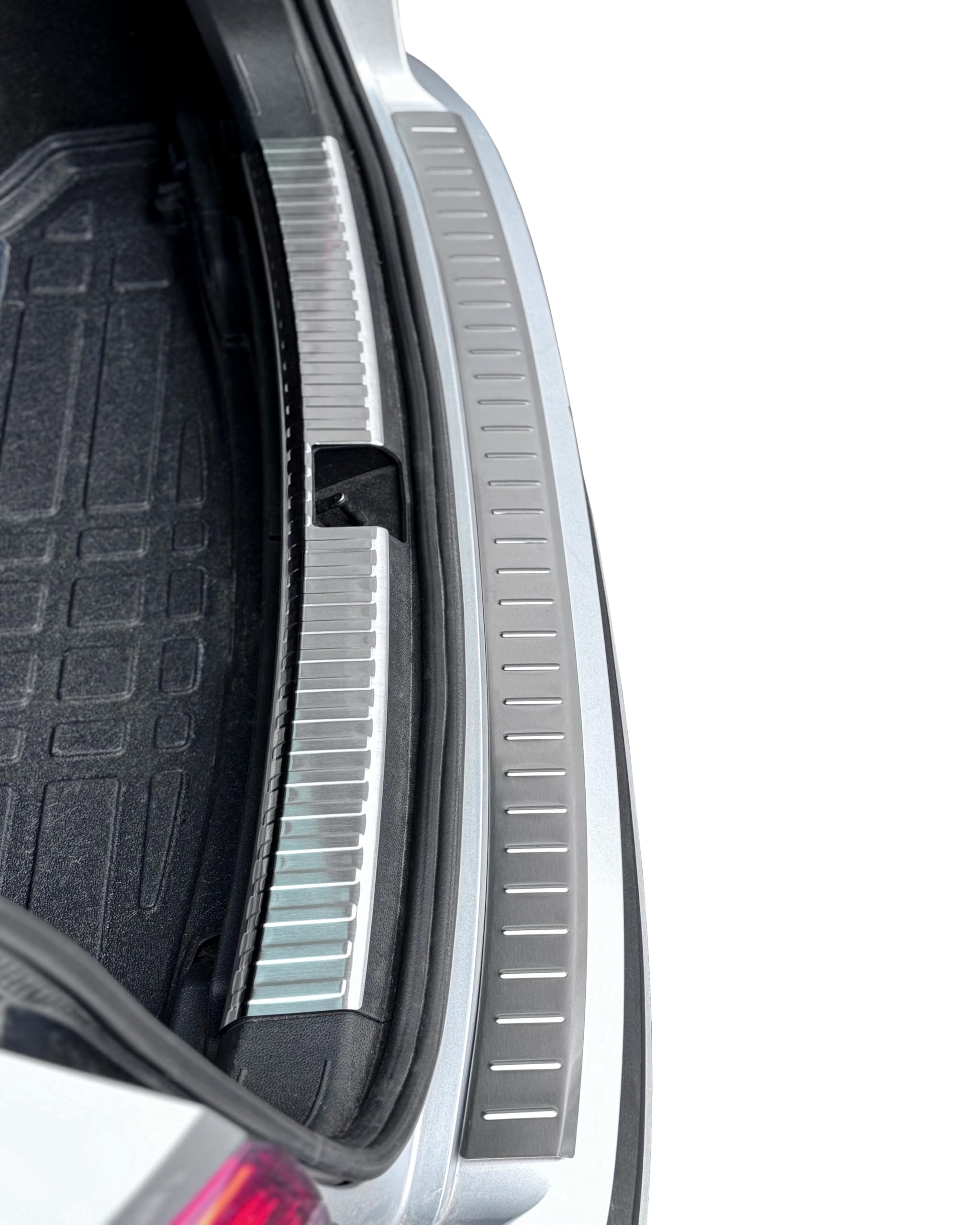 RECAMBO Edelstahl Ladekantenschutz - passend für Seat Ateca | BJ ab 2016 2-teiliges Set in gebürsteter Optik für Stoßstange innen & außen mit strukturierter Oberfläche & Klebemontage