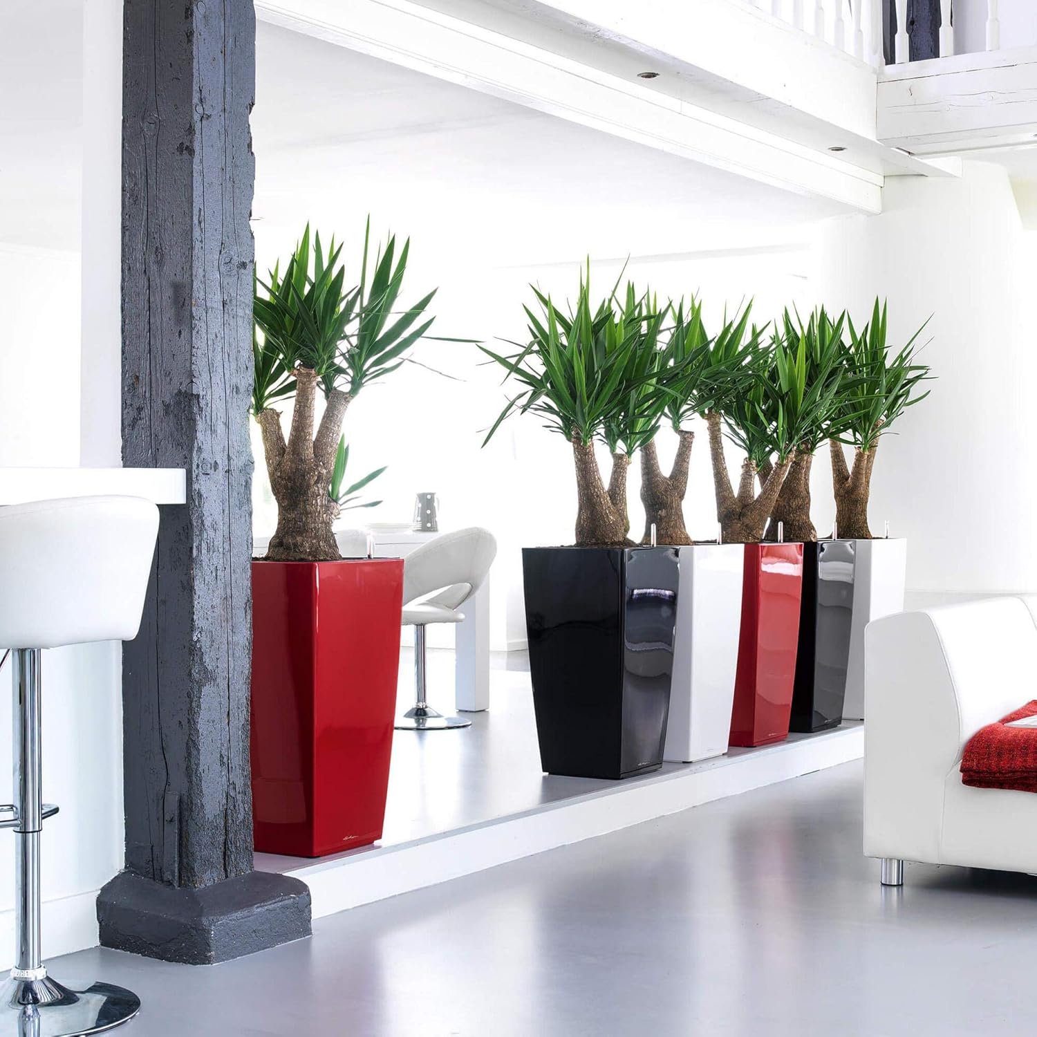 Lechuza CUBICO 40 Cream White High Gloss, Self-Watering Tall Planter, H29.5 L15.7 W15.7 in