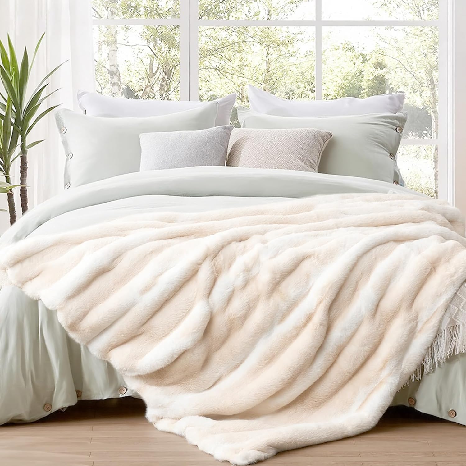 Plush Faux Rabbit Fur Throw Blanket – 850GSM Thick & Warm, Ultra Soft Fluffy Blanket for Couch, Bed, Sofa, Ideal Gift for Women, 50" × 60", Beige