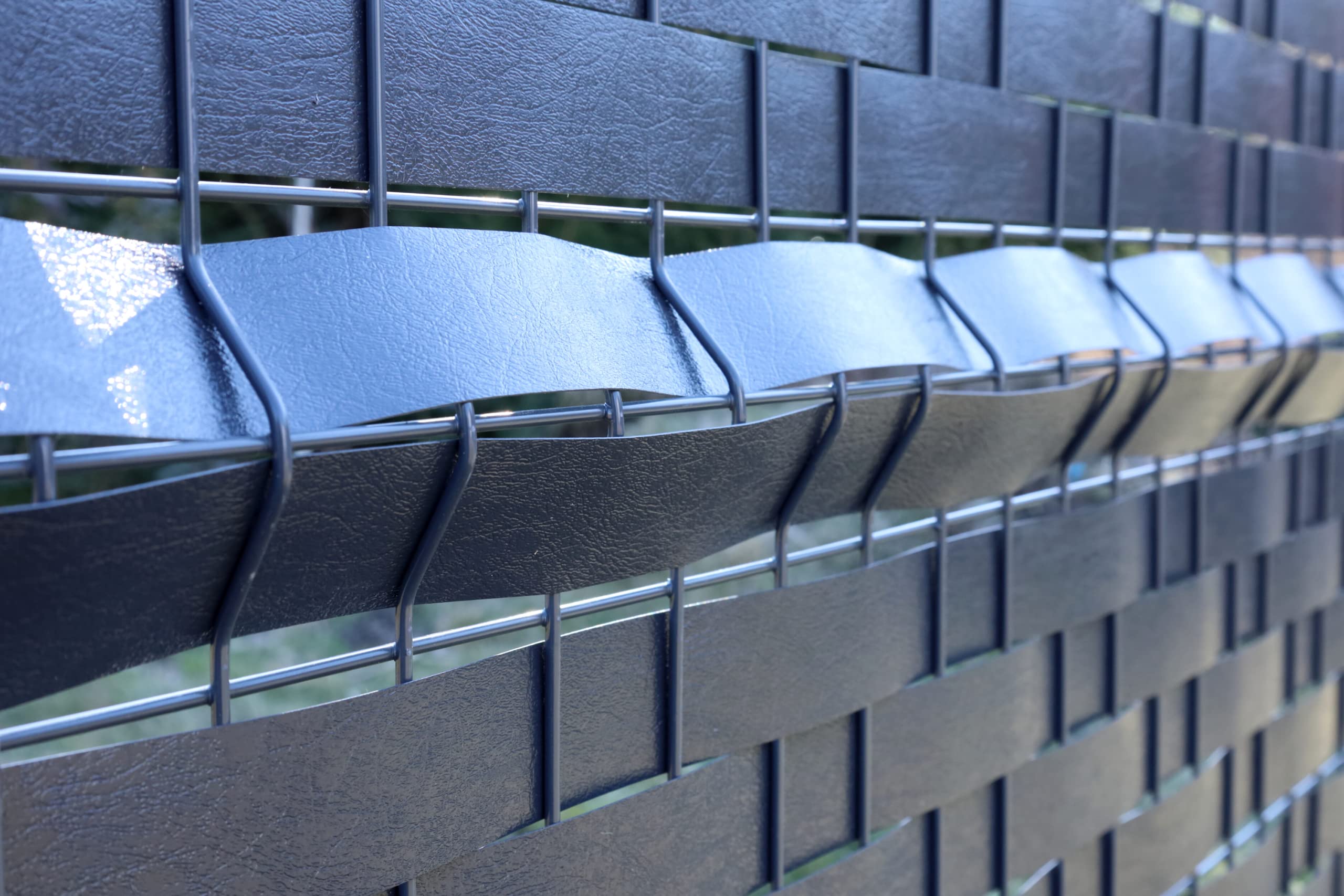 SORTON® Privacyscherm, Privacy Folie Scherm Voor Hekwerk, PVC Screen Strips Hek Inkijkbescherming Tuin Schutting Strook Tuinhek Balkonscherm Stroken Fence Panels 46 Mm X 70 M Ral7015 689346255