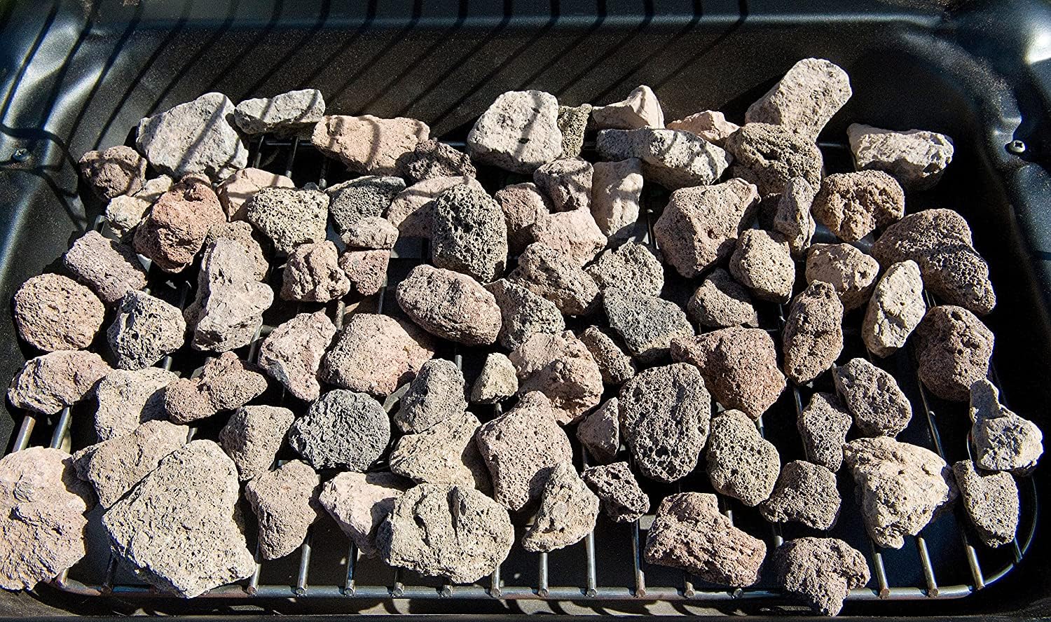 Campingaz Xpert 100 L Plus Rocky Barbacoa Gas para Piedra Volcanica, con 2 Quemadores, 7.1 kW de Potencia,2 Parrillas de Acero Cromado,2 Mesas Laterales y Rocas de Lava,Negro, 98 x 48 x 124 cm