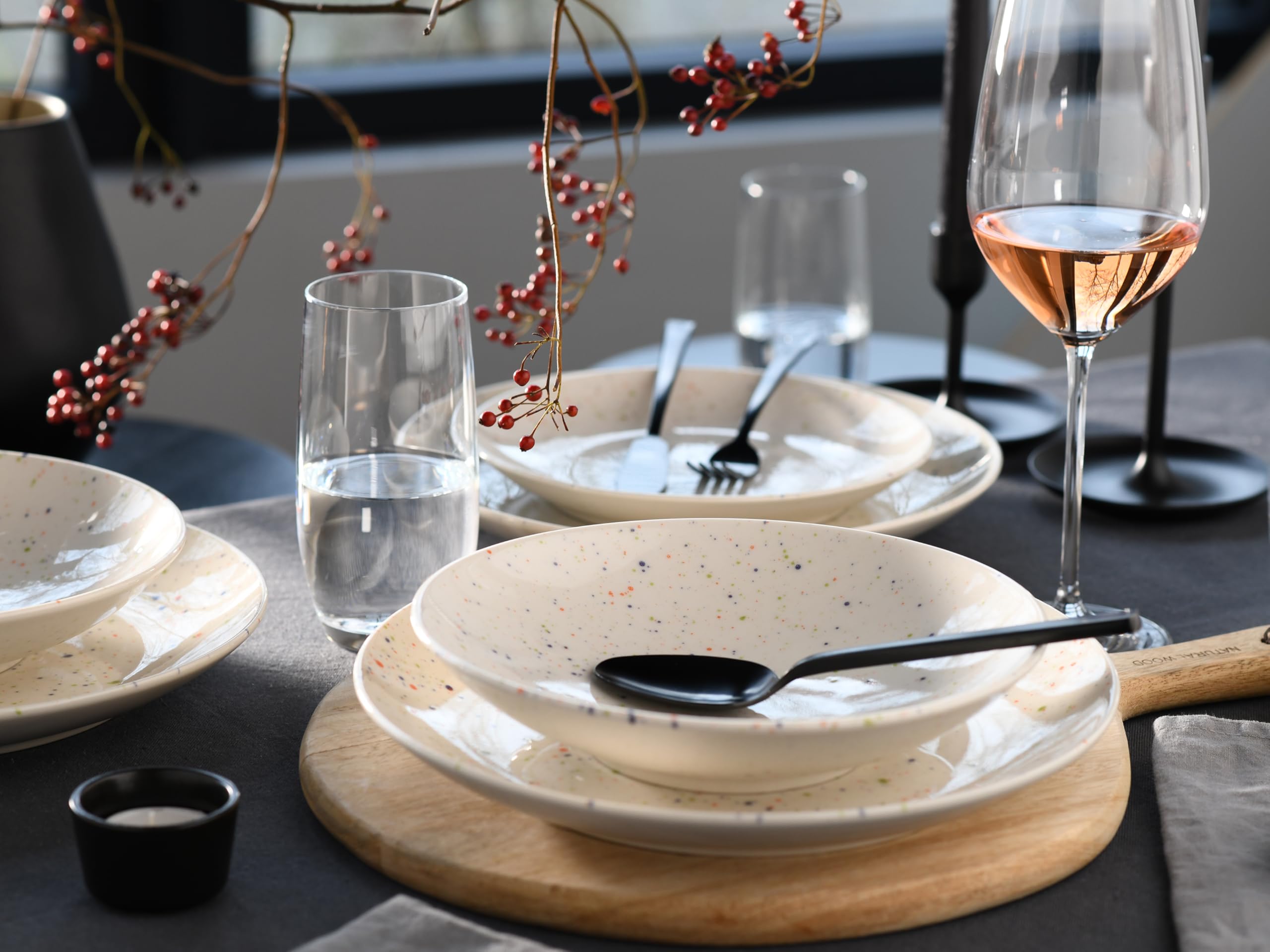 CreaTable, 24264, Serie Confetti Weiss, 12-teiliges Geschirrset für 4 Personen, Teller Set aus Steinzeug, spülmaschinen- und mikrowellengeeignet, Qualitätsproduktion