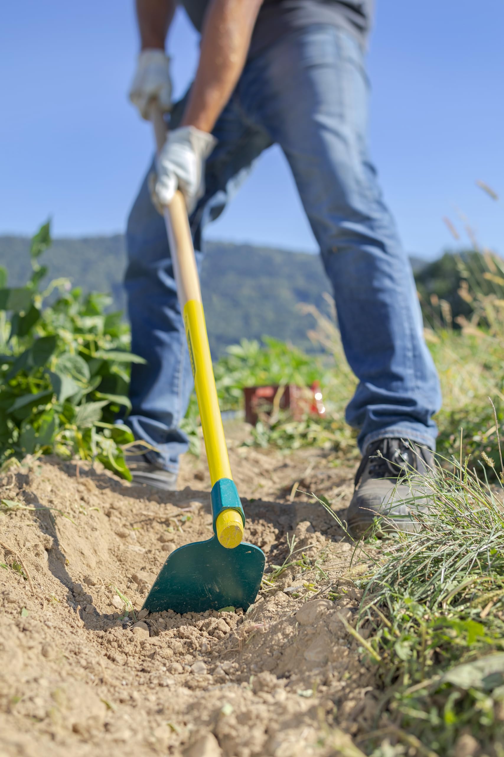 Leborgne, Houe Duopro Douille Ovale 130cm, Manche Bois Percé Certifié PEFC 100%, Outil 2 en 1 : Houe d'un Côté et Surface de Frappe de l'Autre, Idéal pour Planter des Piquets, Couleur Verte